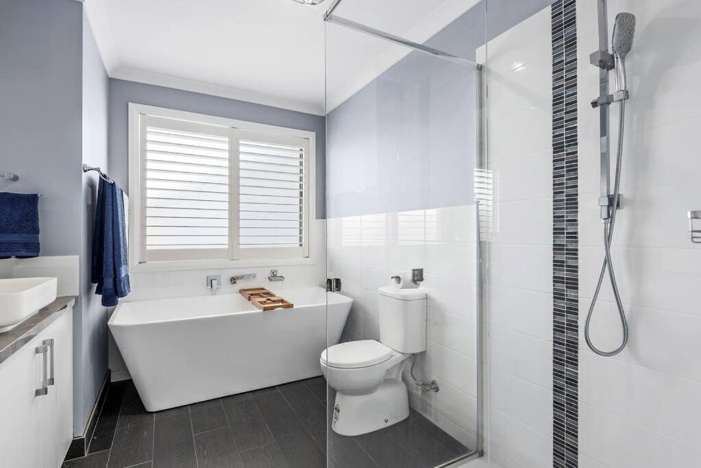 Hood Road Beach House- Hamptons inspired sleeps 9