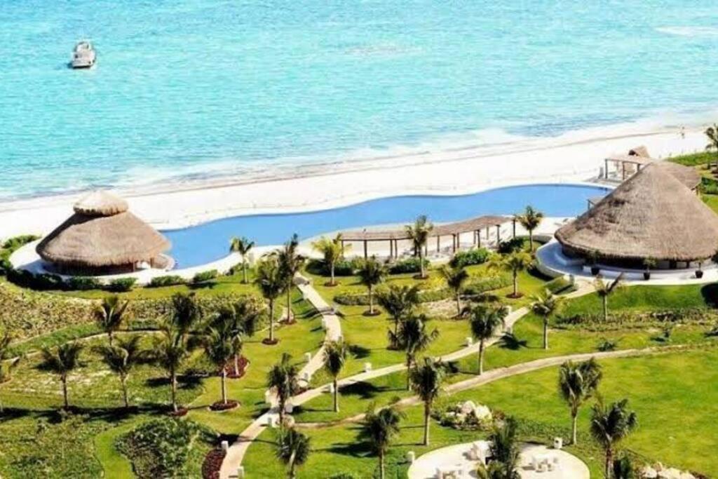 •Amazing Beachfront Condo•