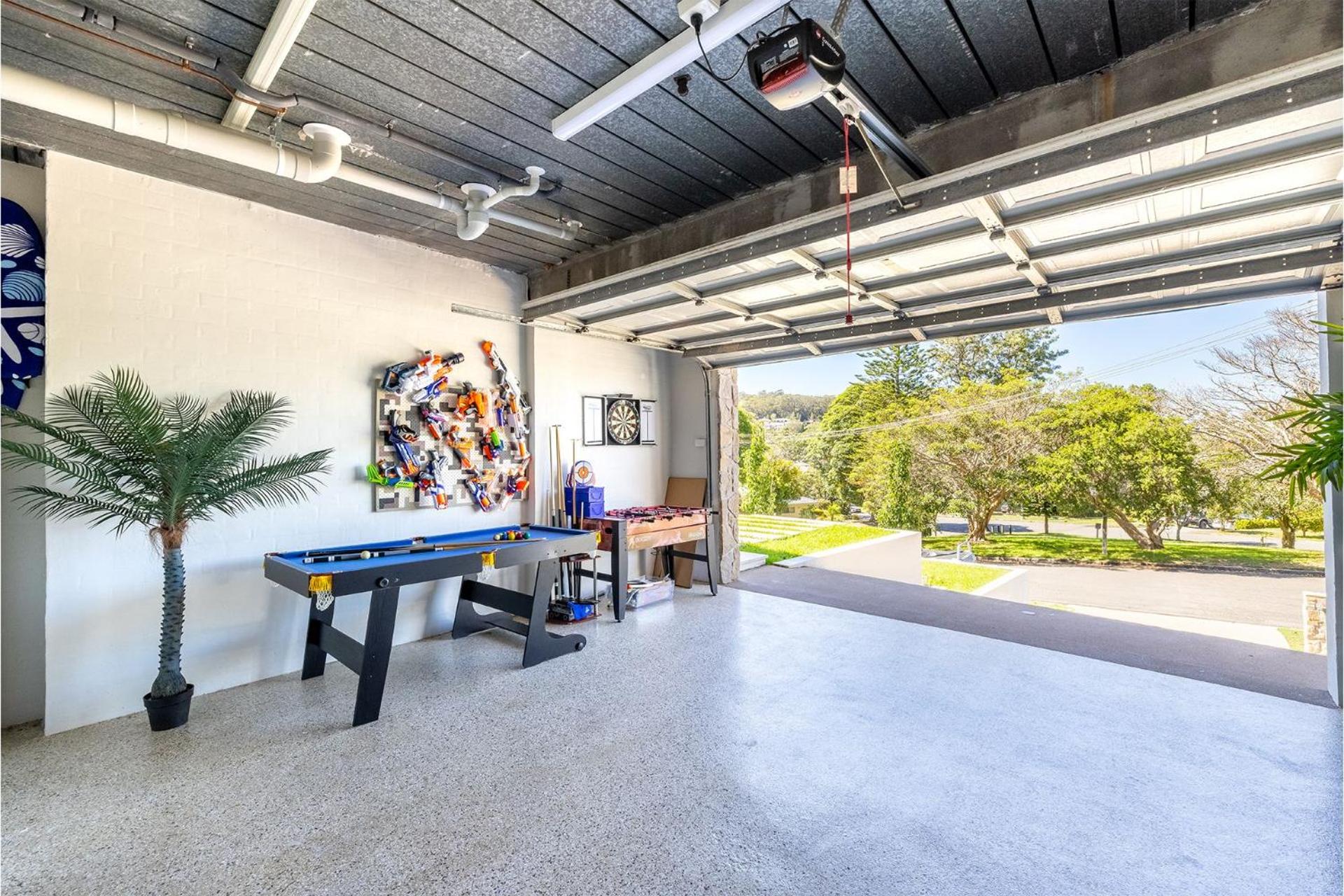 Cloud Nine, 18 Wynne Cres - heated pool, waterviews, beach