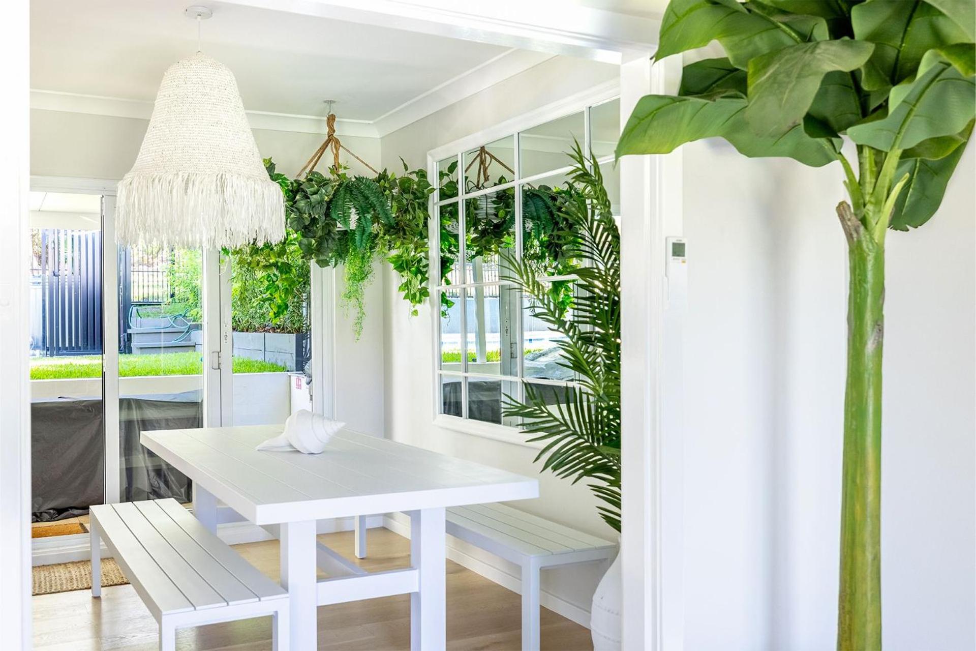 Cloud Nine, 18 Wynne Cres - heated pool, waterviews, beach