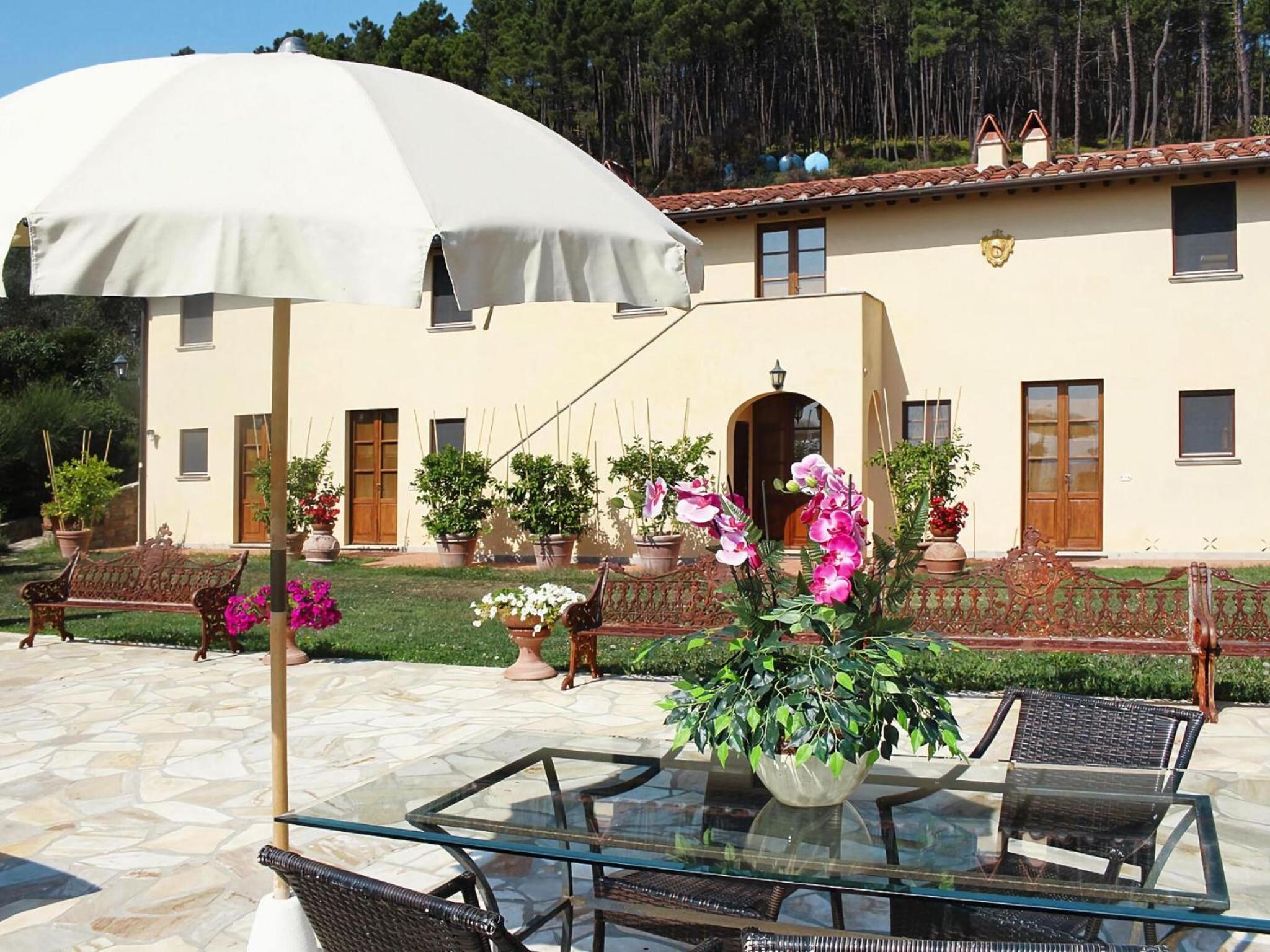 Estate in Monte Serra with Panoramic Views