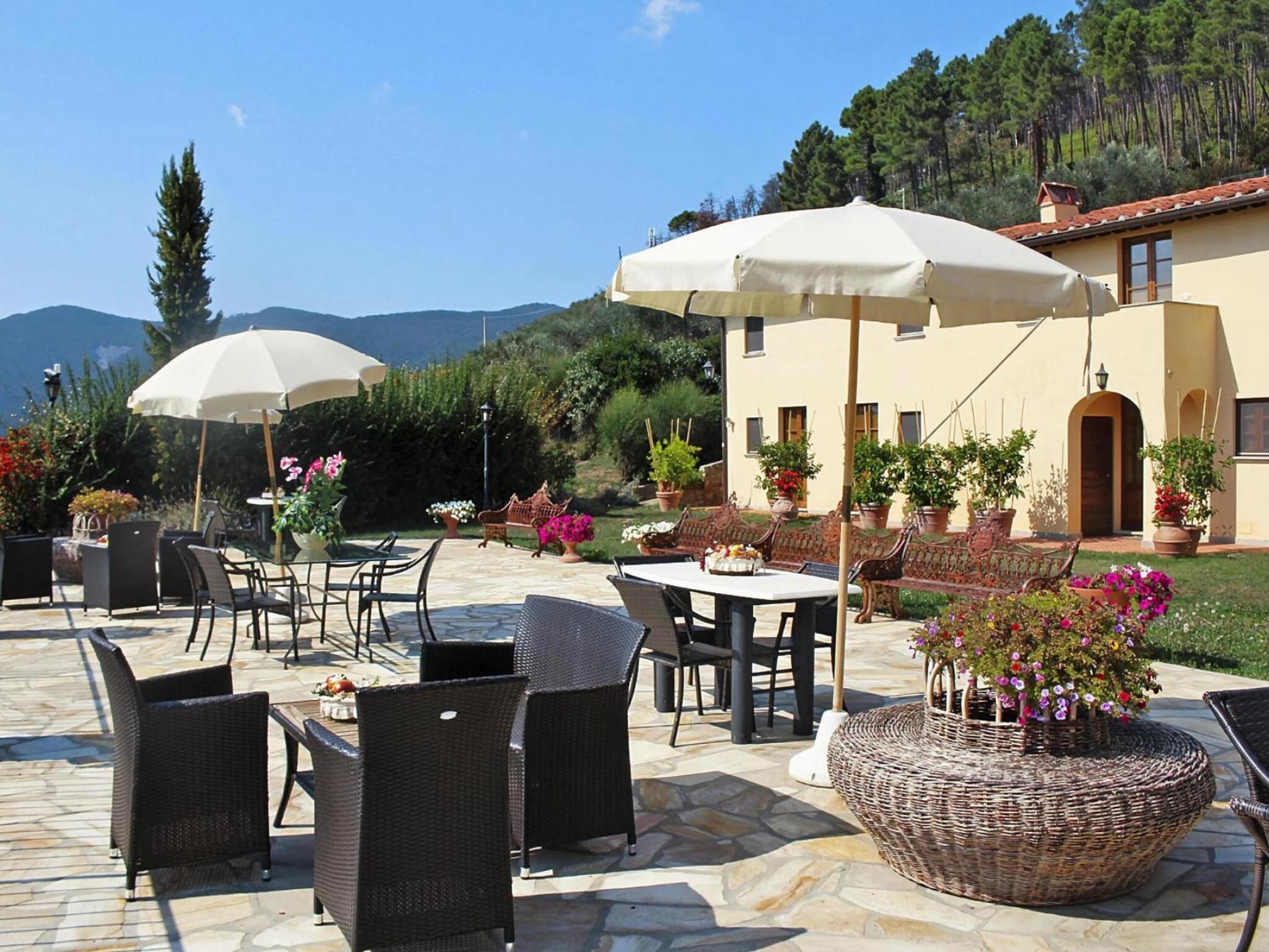 Estate in Monte Serra with Panoramic Views