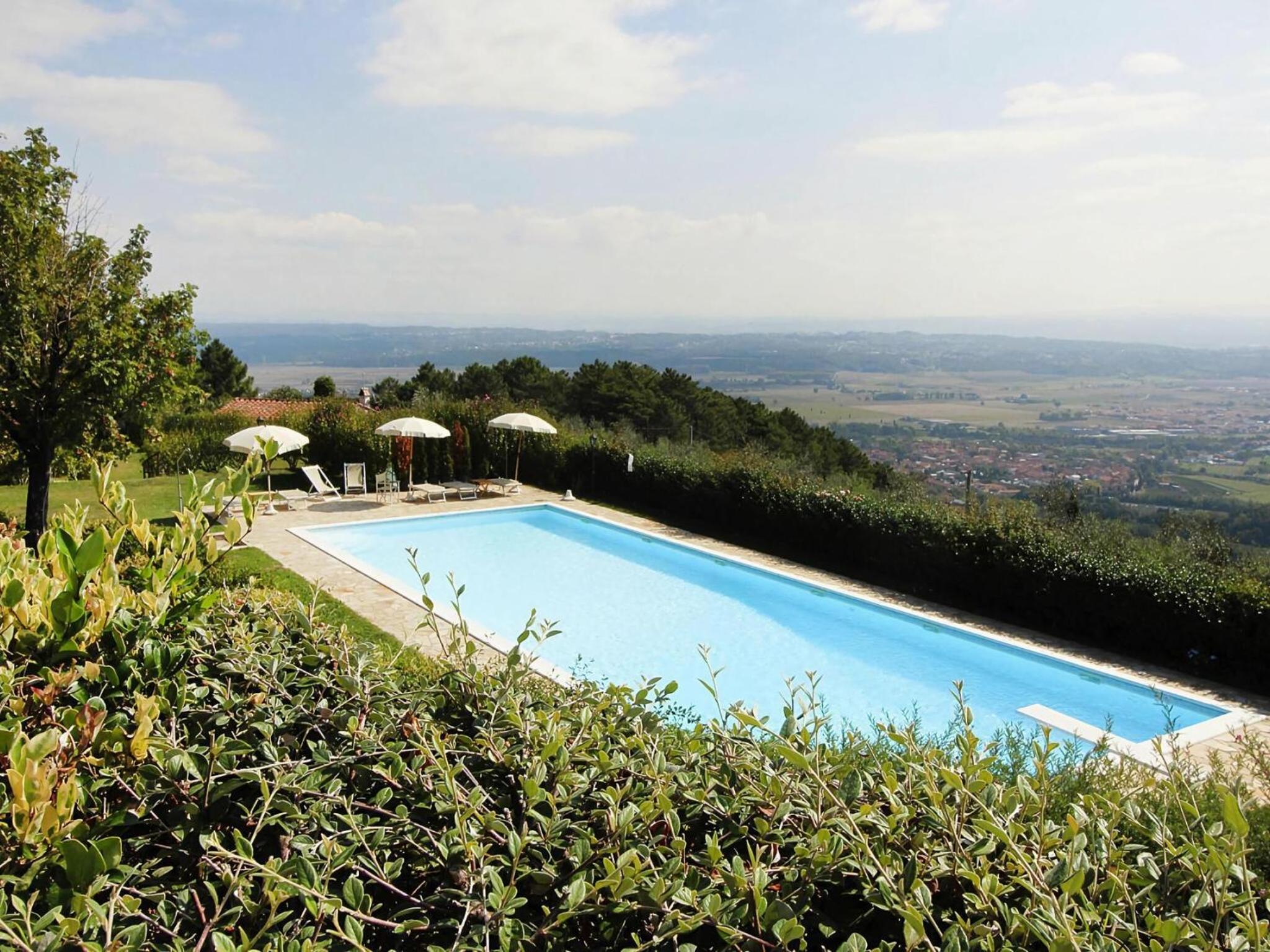 Estate in Monte Serra with Panoramic Views