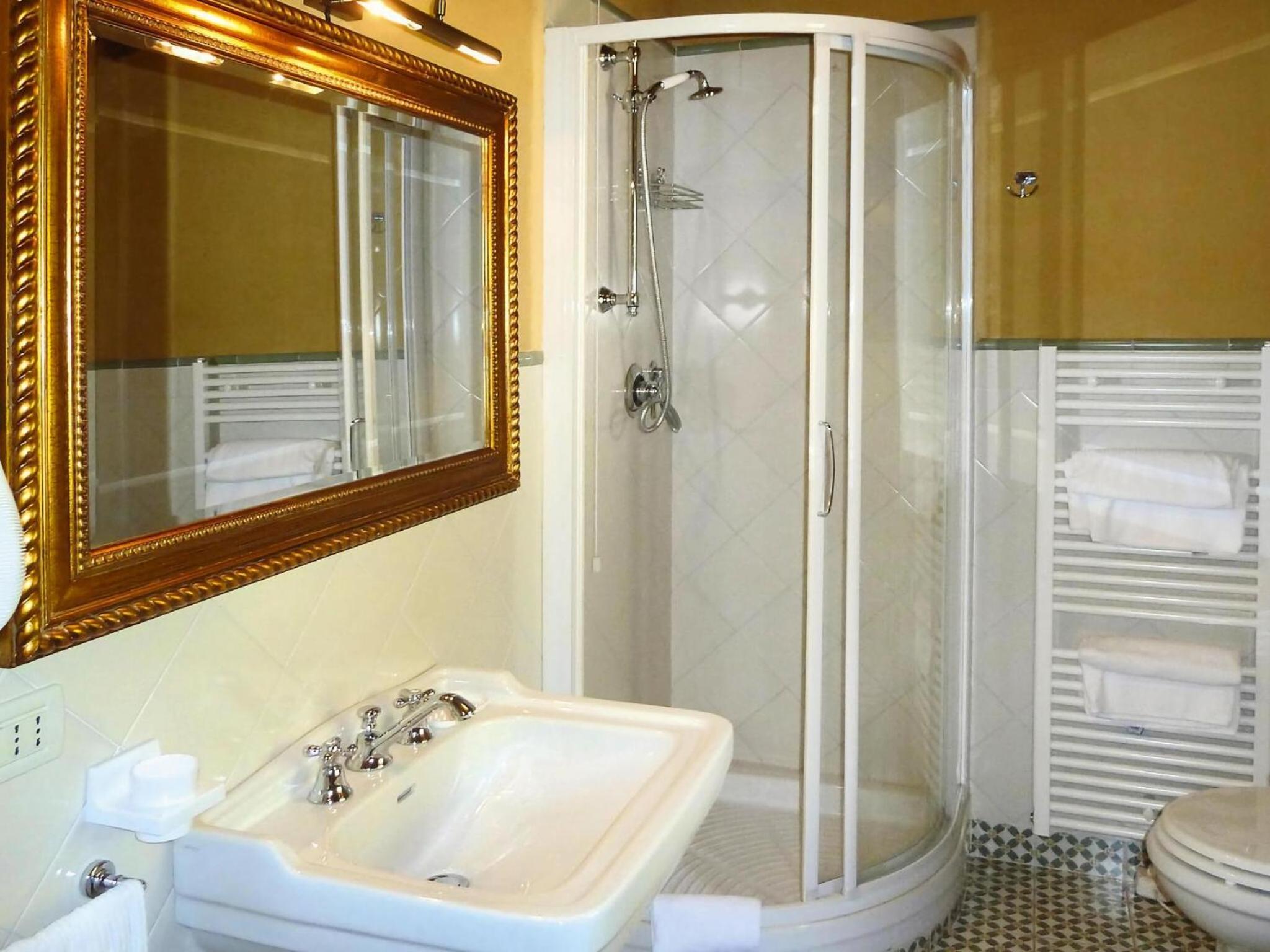 Estate in Monte Serra with Panoramic Views