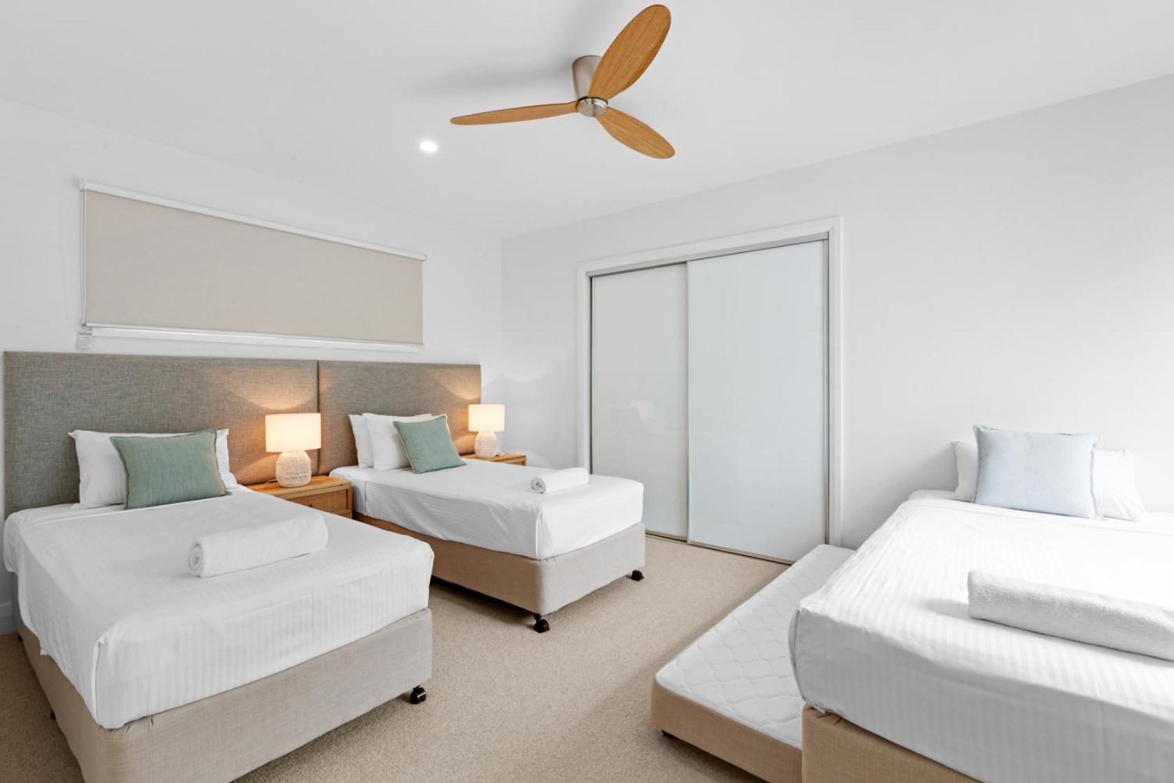 LEO2-SOPHISTICATED, BEACH HOLIDAY HOME