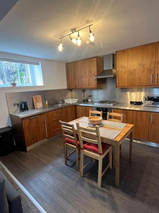 Boyds Entry flat Old town view 5