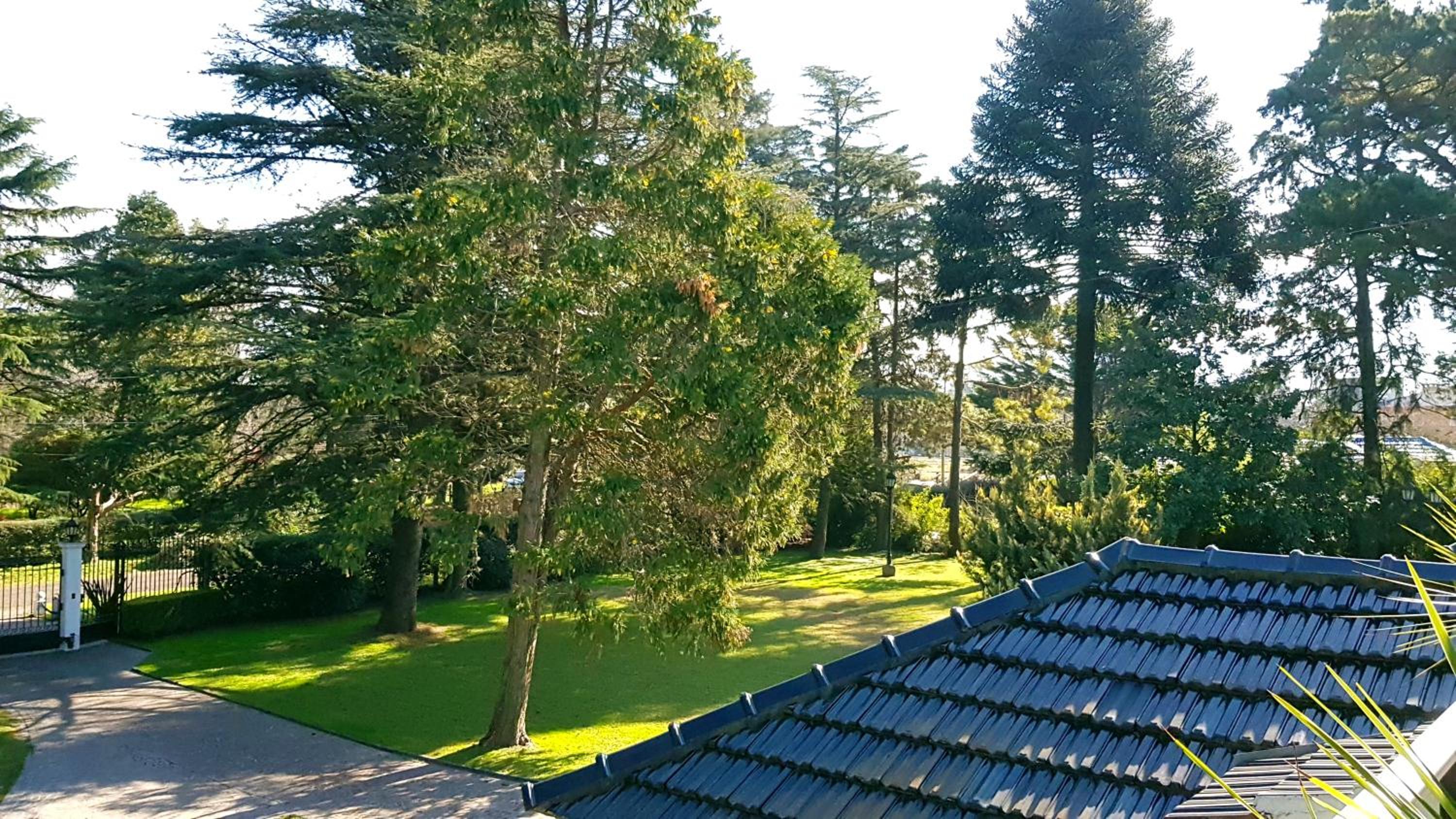HERMOSA CASA EN BARRIO CERRADO, A 30 KM DE LA CIUDAD DE BUENOS AIRES Y 10 KM. DEL AEROPUERTO INTERNACIONAL DE EZEIZA