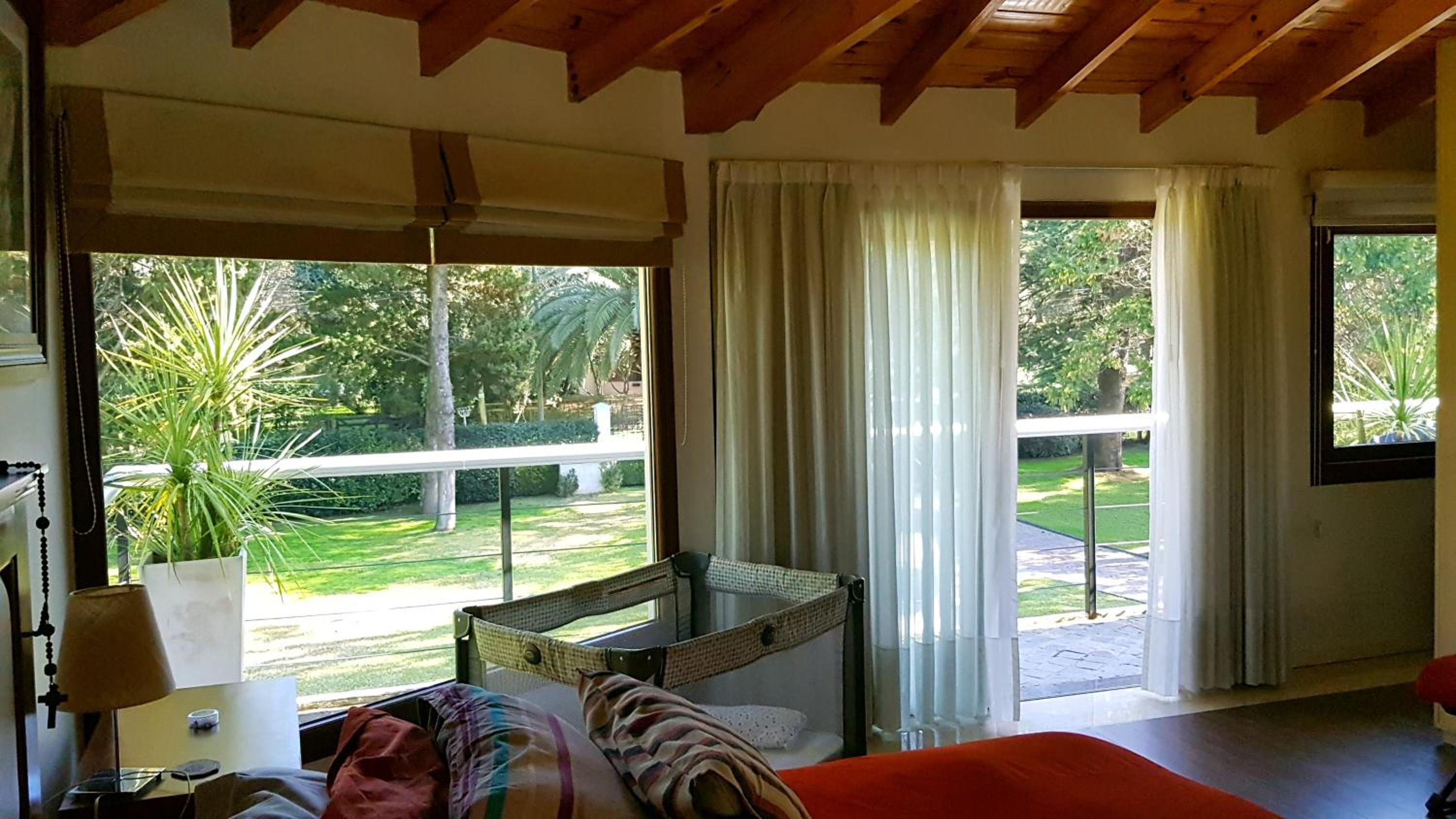 HERMOSA CASA EN BARRIO CERRADO, A 30 KM DE LA CIUDAD DE BUENOS AIRES Y 10 KM. DEL AEROPUERTO INTERNACIONAL DE EZEIZA