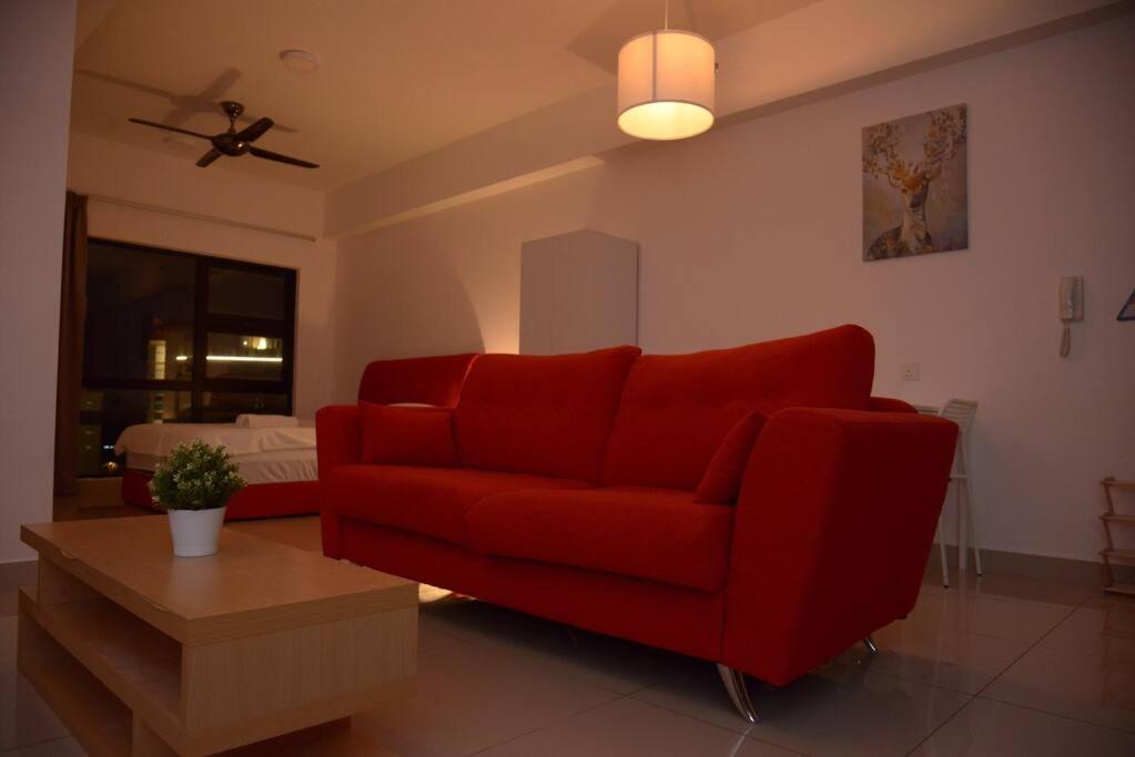 HB0712- Netflix-LakeView-Wifi-Parking-Pool-Cyberjaya, 3034 photo 1