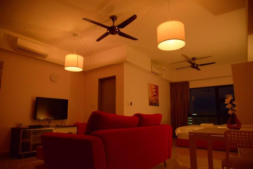 HB0712- Netflix-LakeView-Wifi-Parking-Pool-Cyberjaya, 3034 photo 2