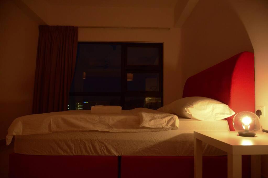 HB0712- Netflix-LakeView-Wifi-Parking-Pool-Cyberjaya, 3034 photo 3