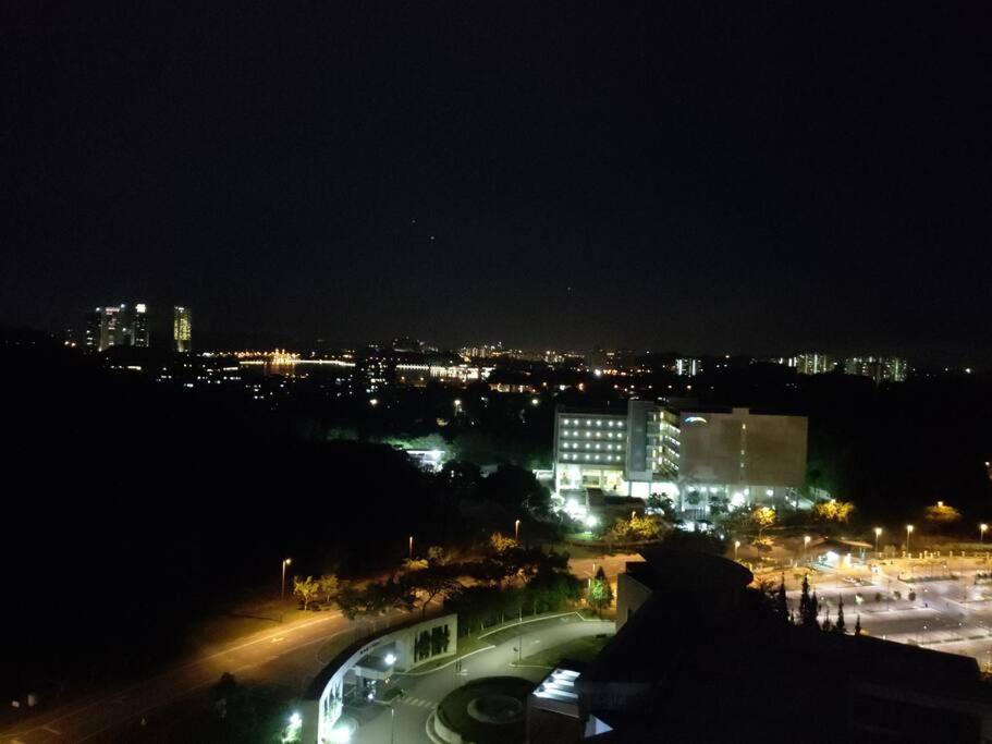 HB0712- Netflix-LakeView-Wifi-Parking-Pool-Cyberjaya, 3034 photo 8