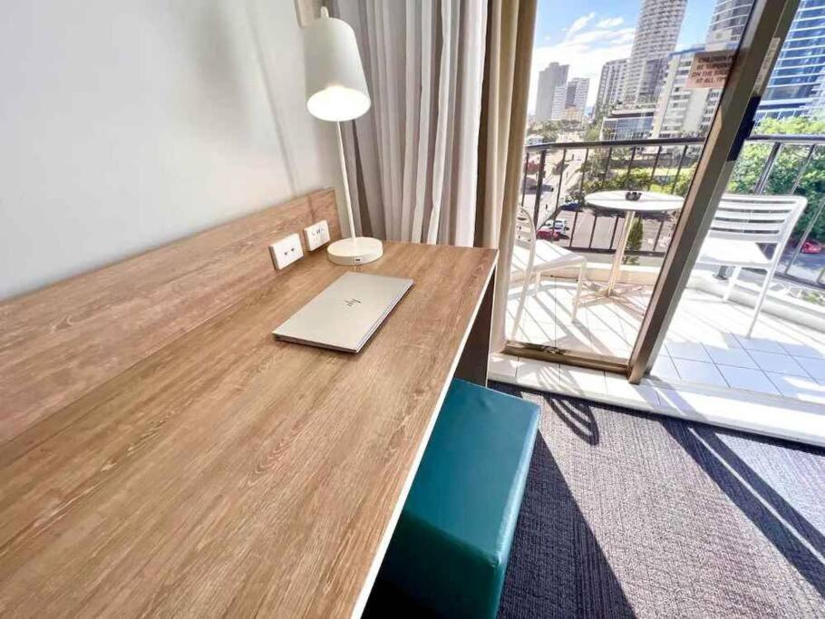 Sea Views, 150 mtrs to Surfers Beach, Ideal Location for Surfers Paradise