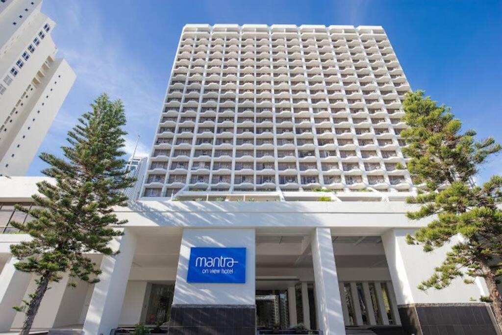 Sea Views, 150 mtrs to Surfers Beach, Ideal Location for Surfers Paradise