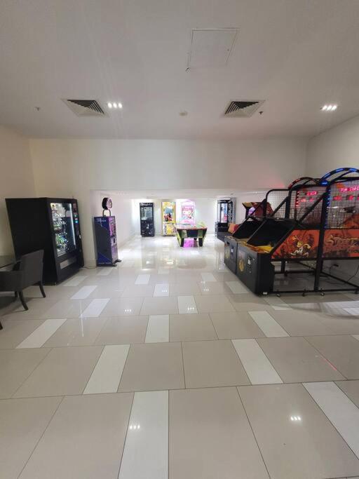Sea Views, 150 mtrs to Surfers Beach, Ideal Location for Surfers Paradise