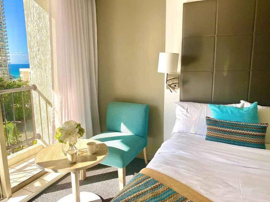 Sea Views, 150 mtrs to Surfers Beach, Ideal Location for Surfers Paradise