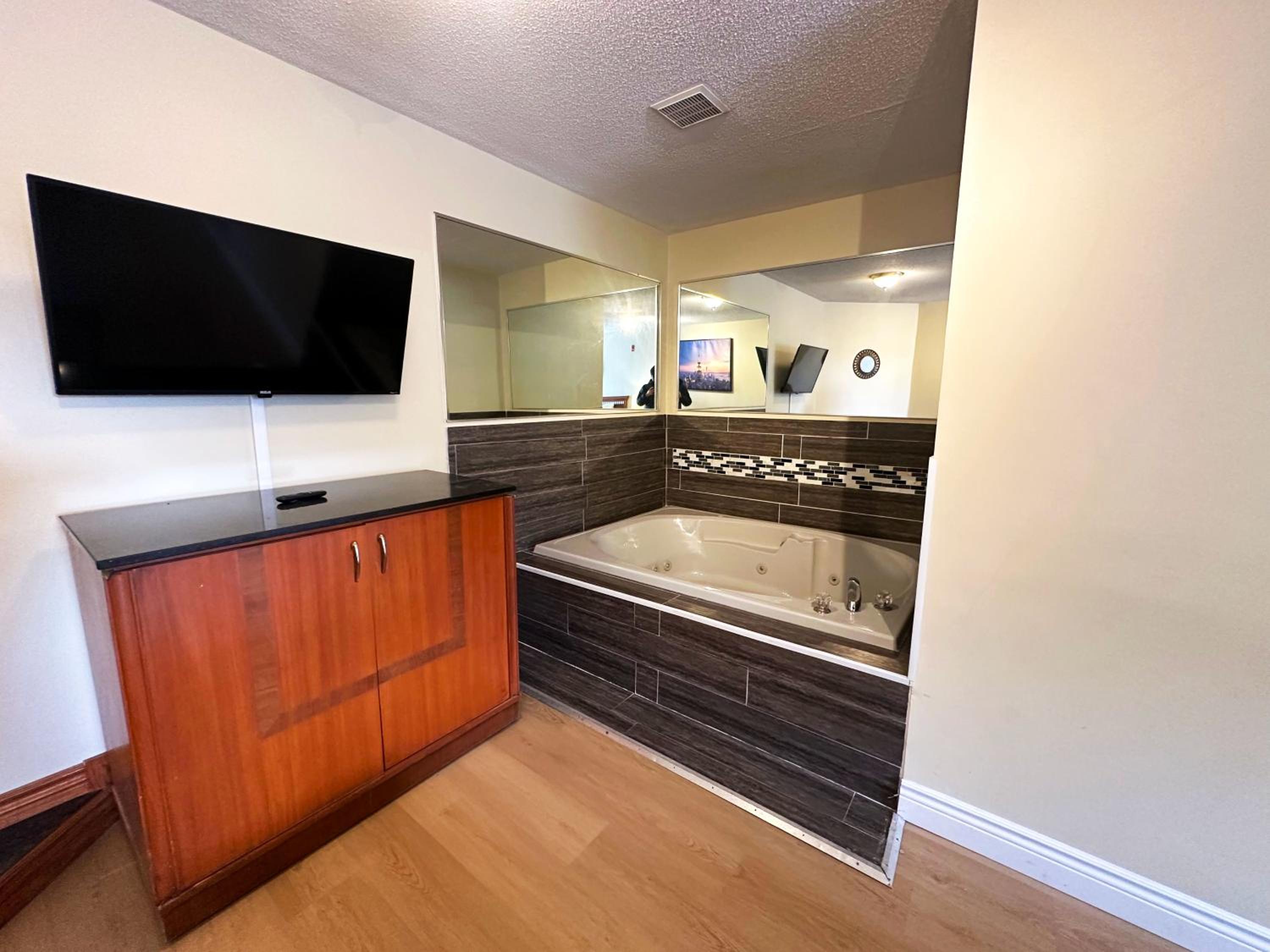 Gananoque Vacations - Riviera Inn And Suites 1000 Islands - Property Image 9