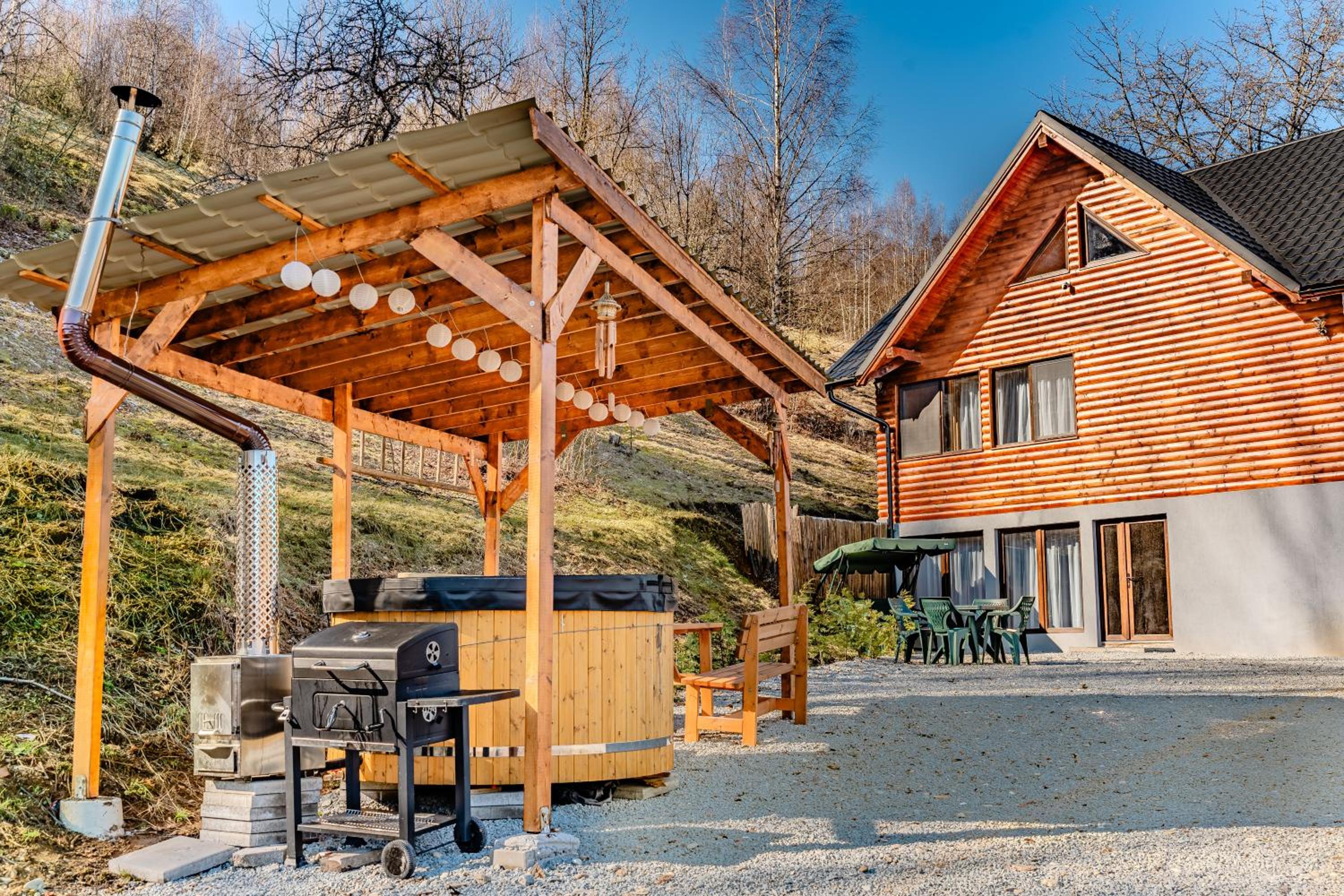 Montain Wild Chalet with Wooden Hot Tub