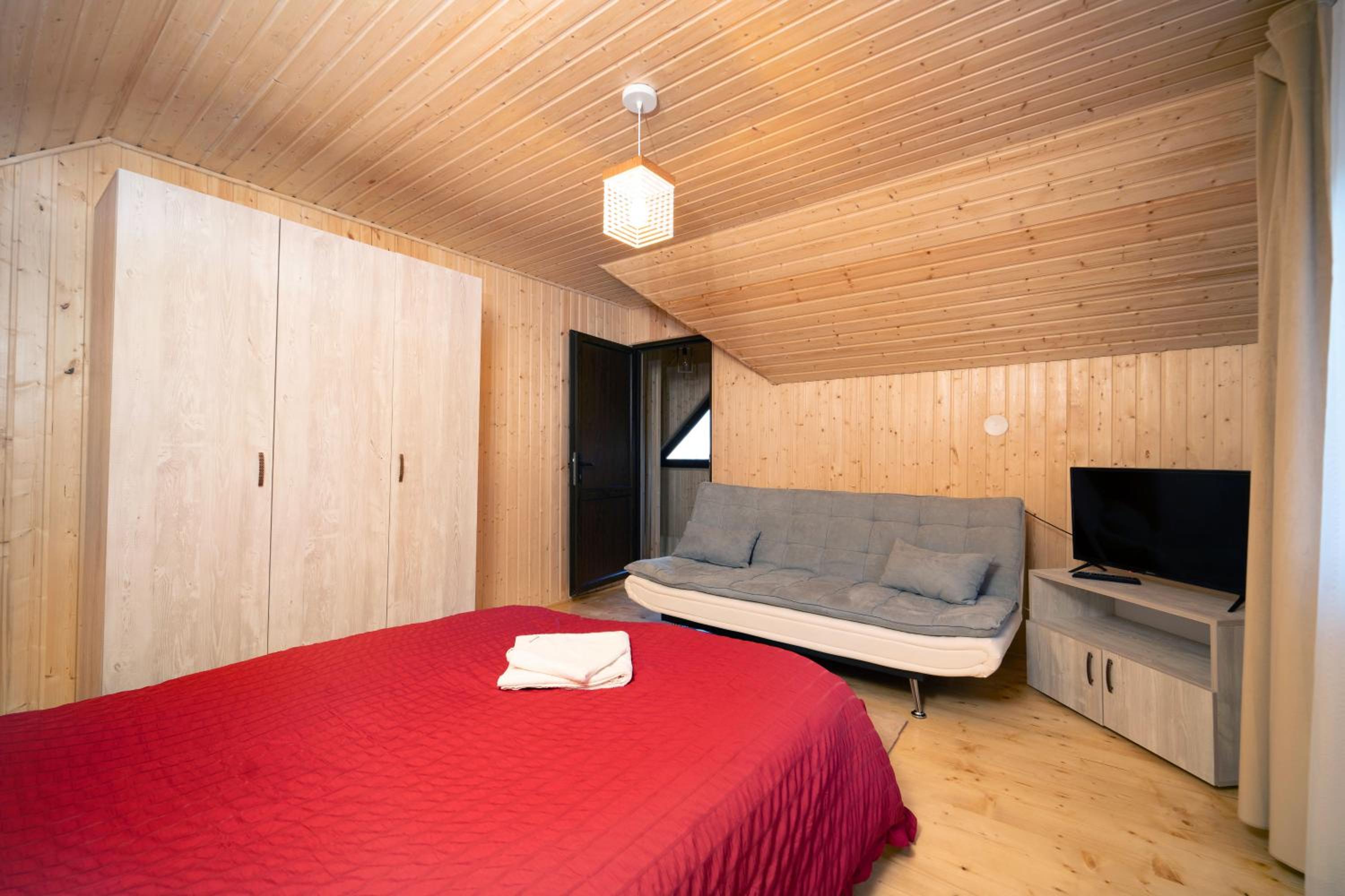 Montain Wild Chalet with Wooden Hot Tub