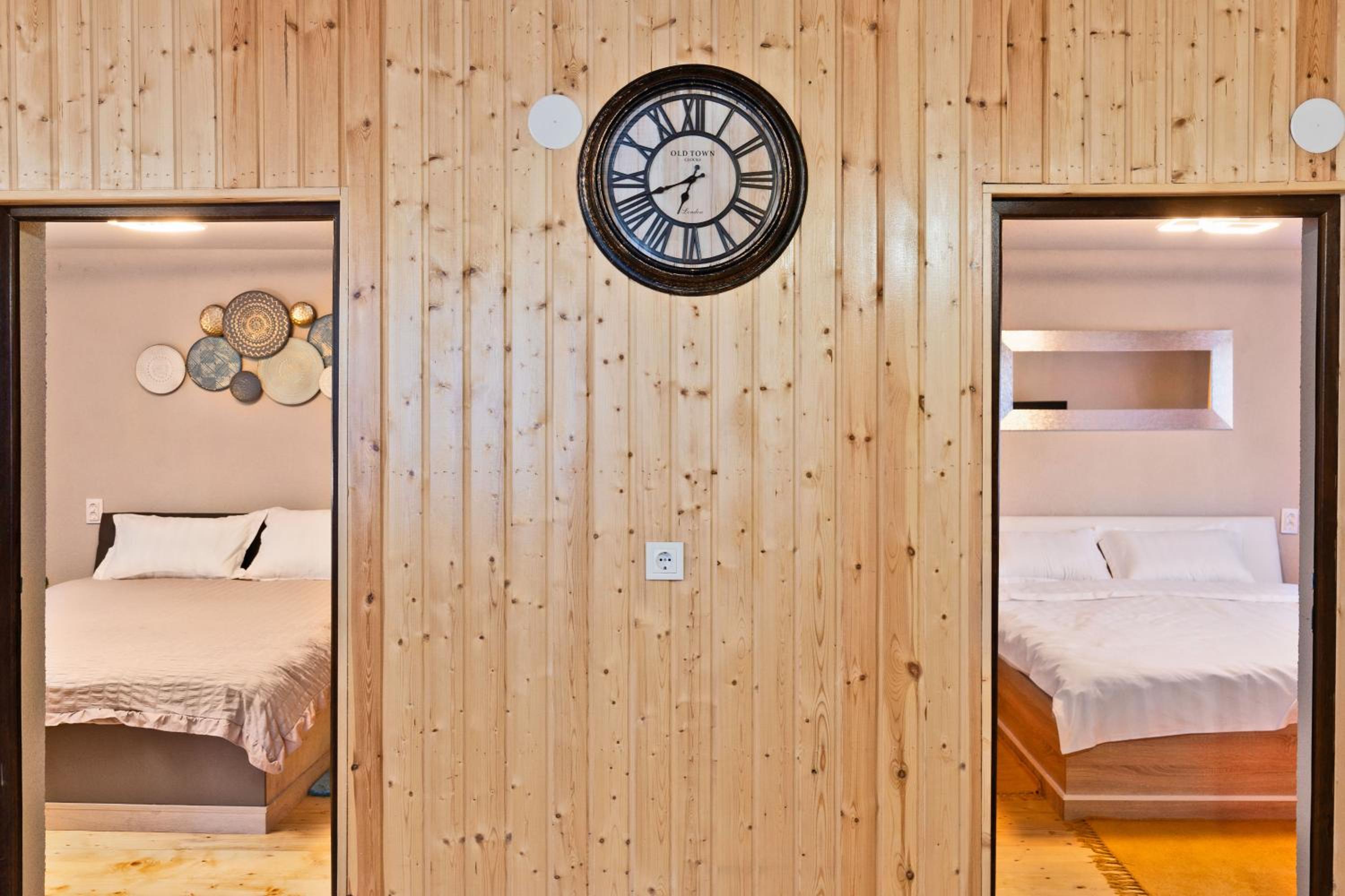 Montain Wild Chalet with Wooden Hot Tub