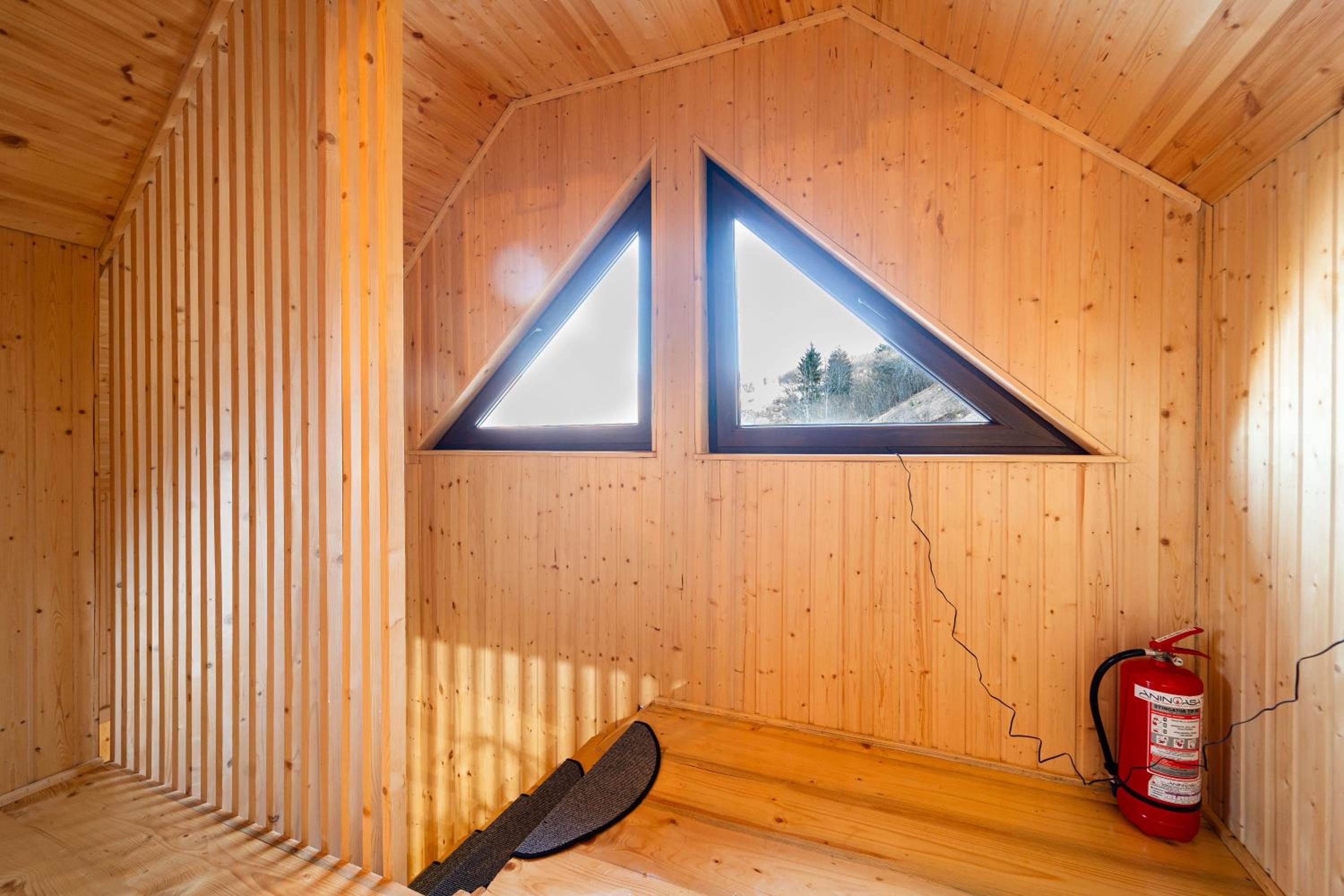 Montain Wild Chalet with Wooden Hot Tub