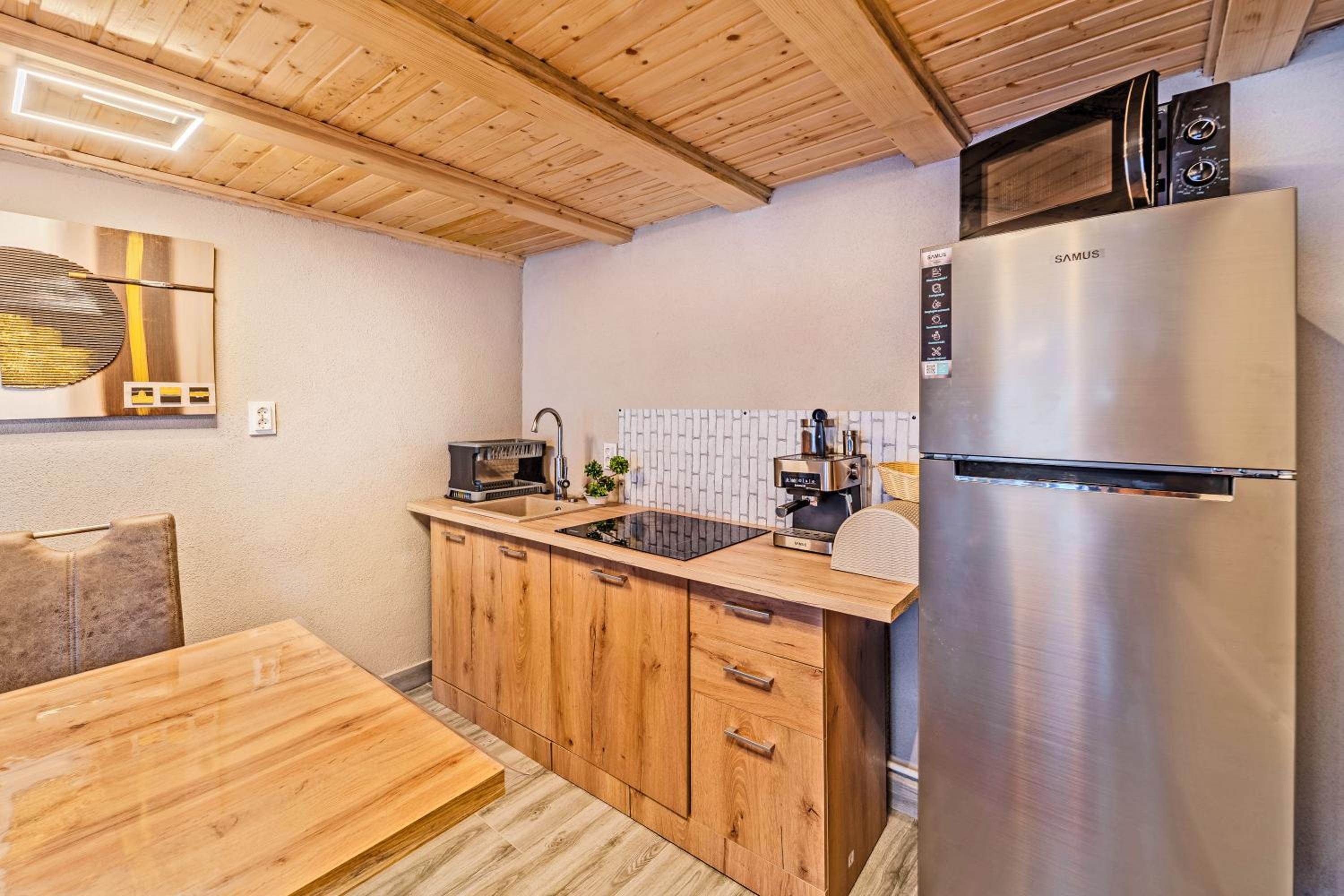 Montain Wild Chalet with Wooden Hot Tub