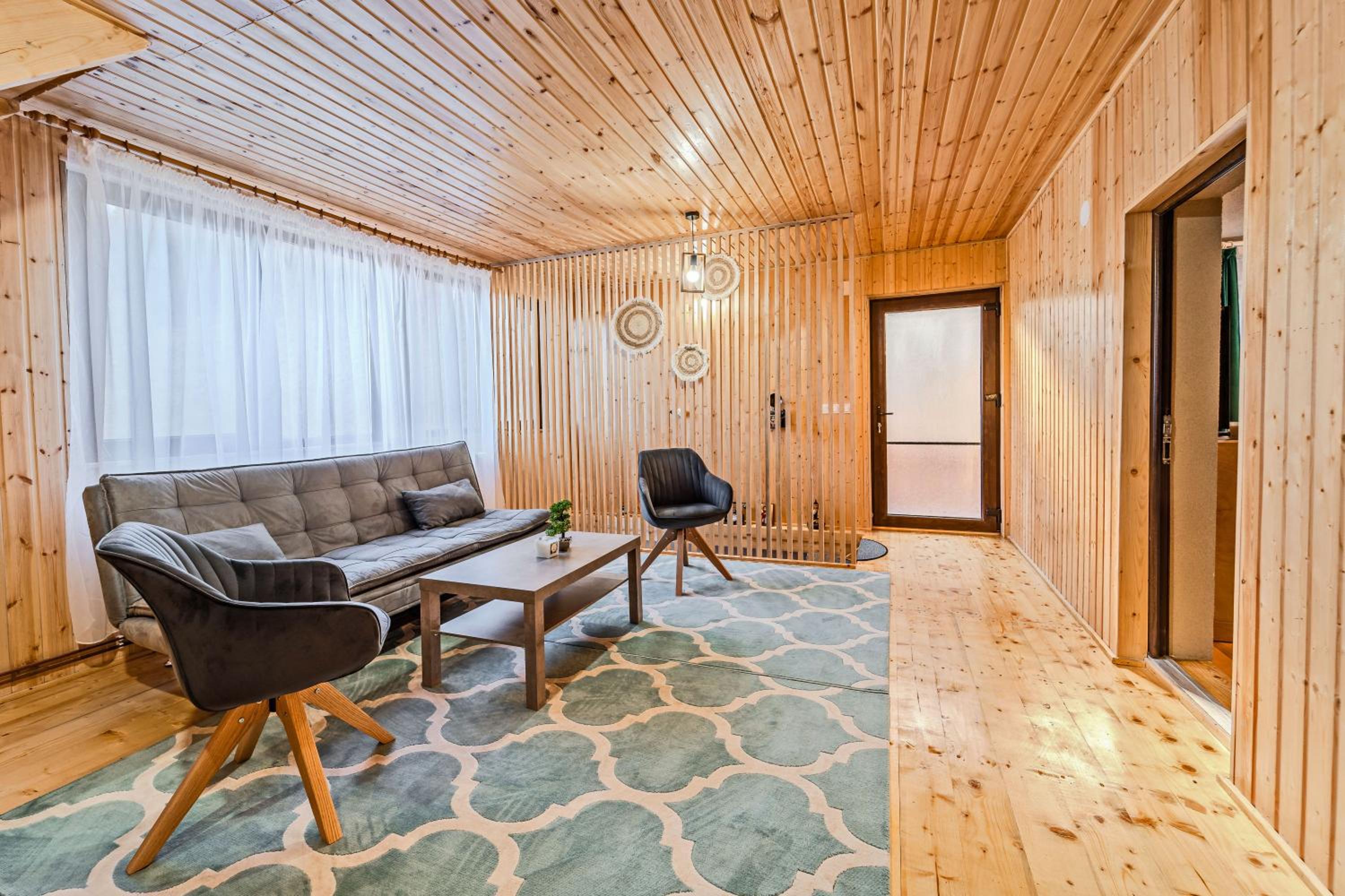 Montain Wild Chalet with Wooden Hot Tub