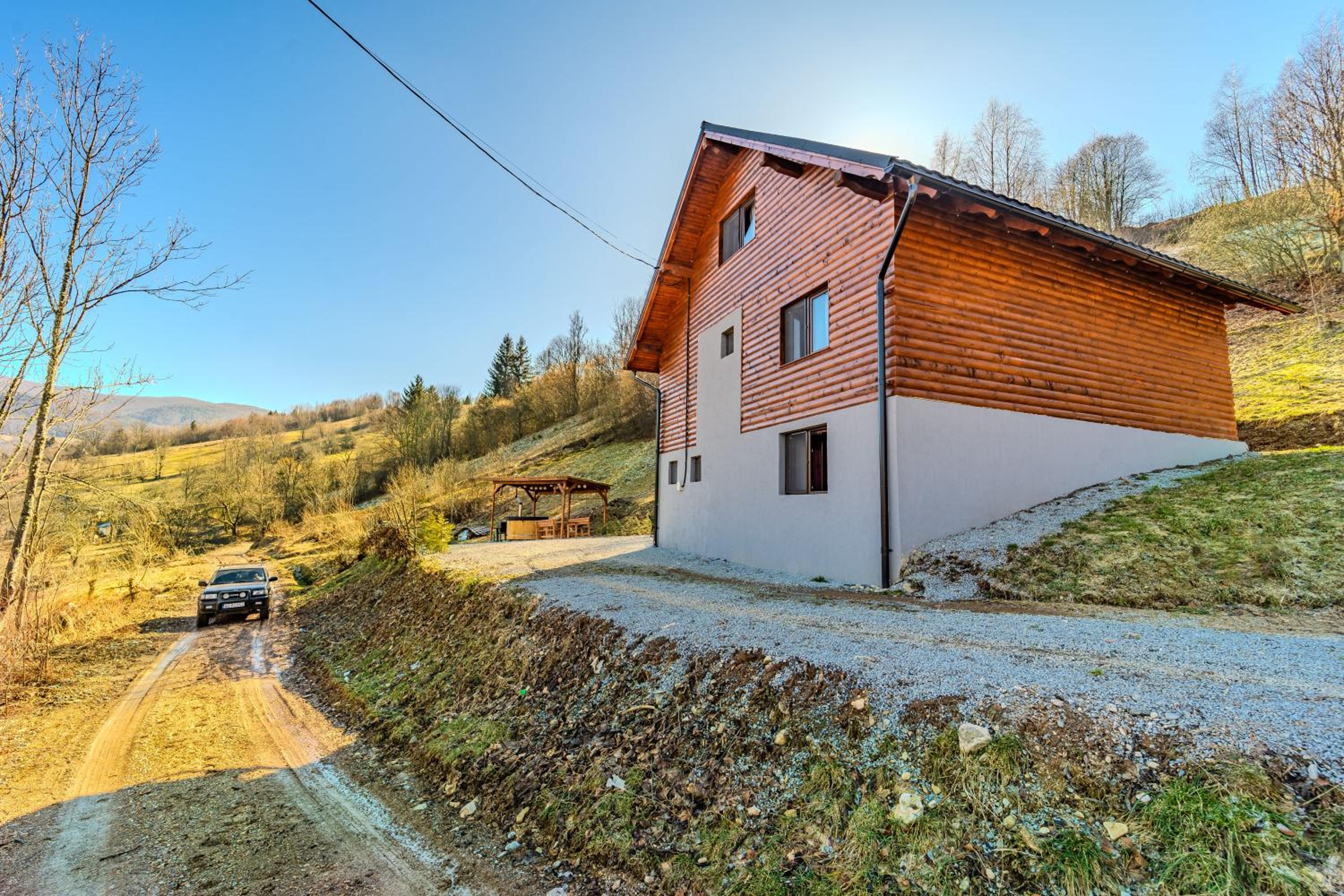 Montain Wild Chalet with Wooden Hot Tub