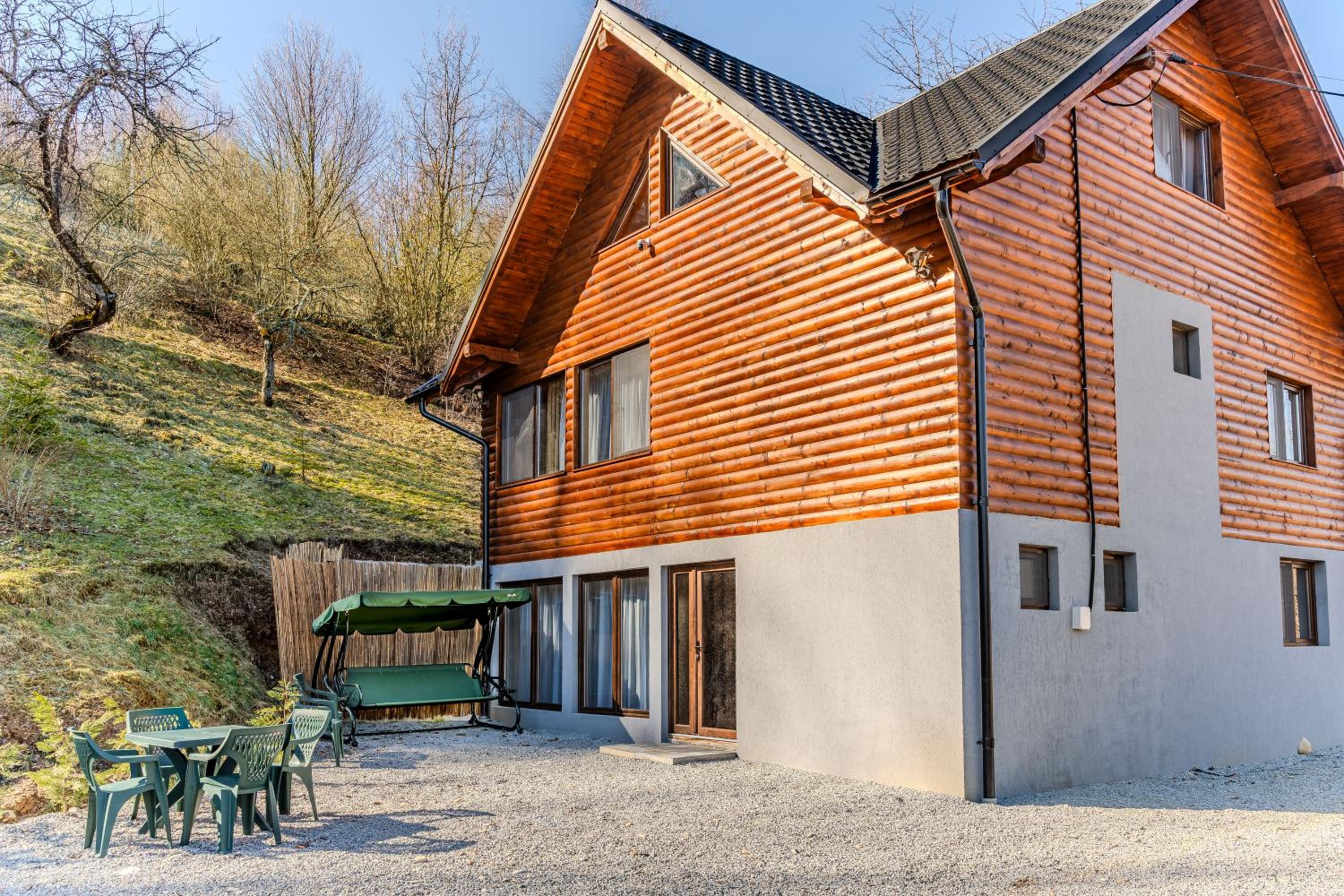Montain Wild Chalet with Wooden Hot Tub