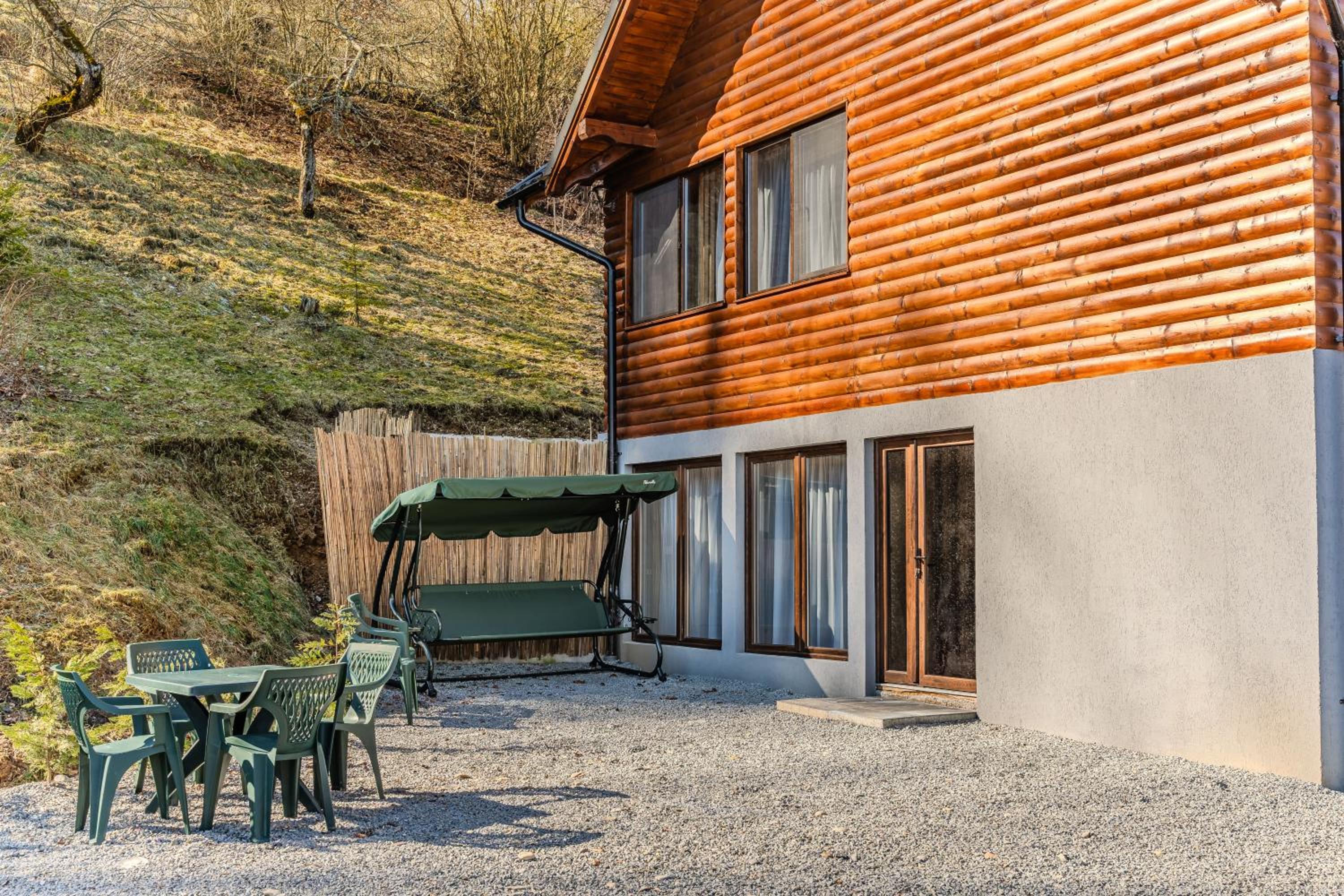 Montain Wild Chalet with Wooden Hot Tub