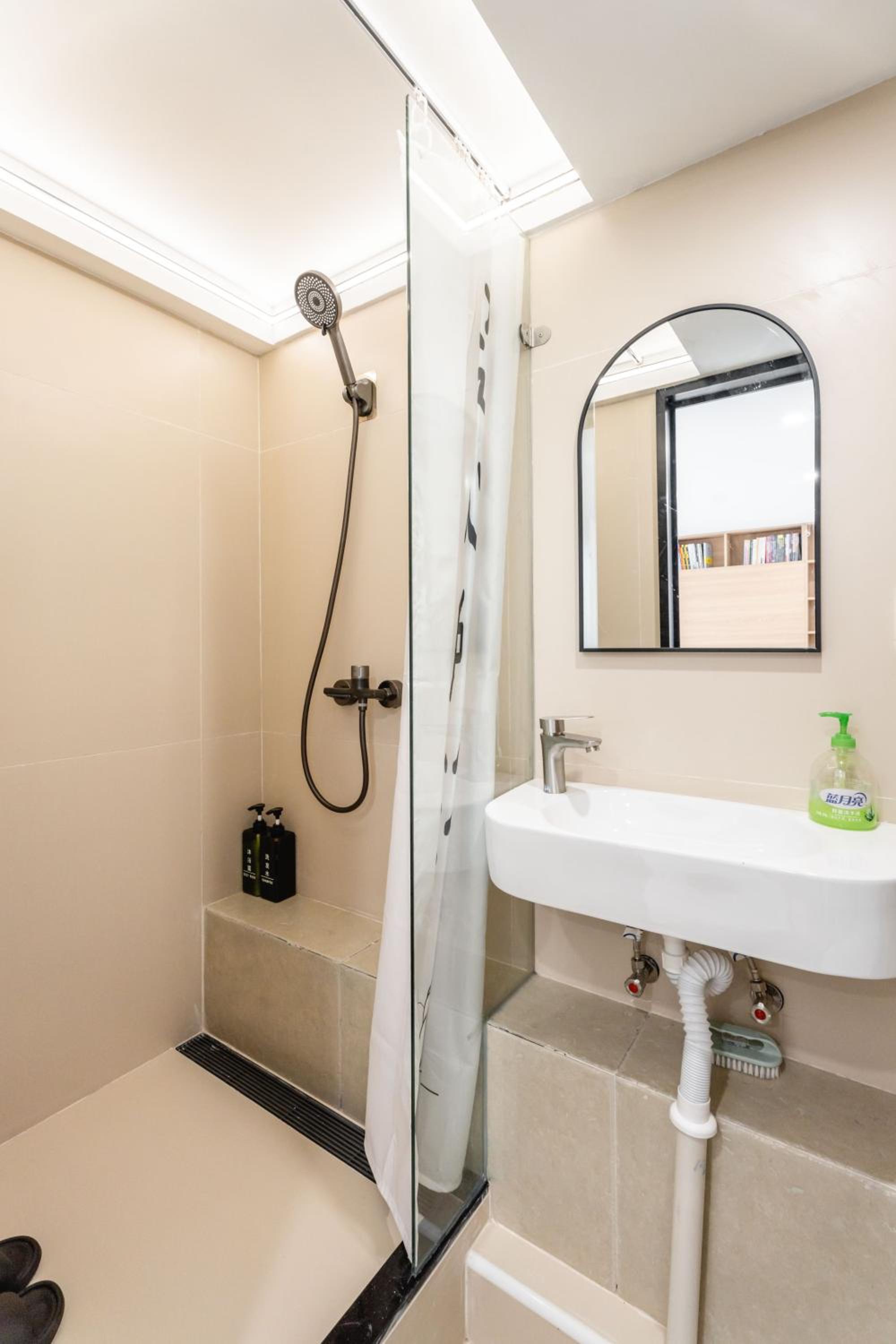 Mu En Apartment Retro 2-Bedroom - 15min drive to Disney & SNIEC Near Metro Line 13