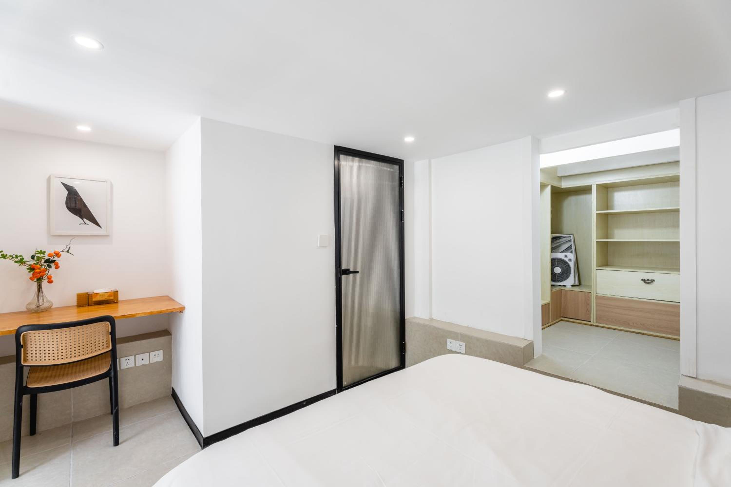 Mu En Apartment Retro 2-Bedroom - 15min drive to Disney & SNIEC Near Metro Line 13