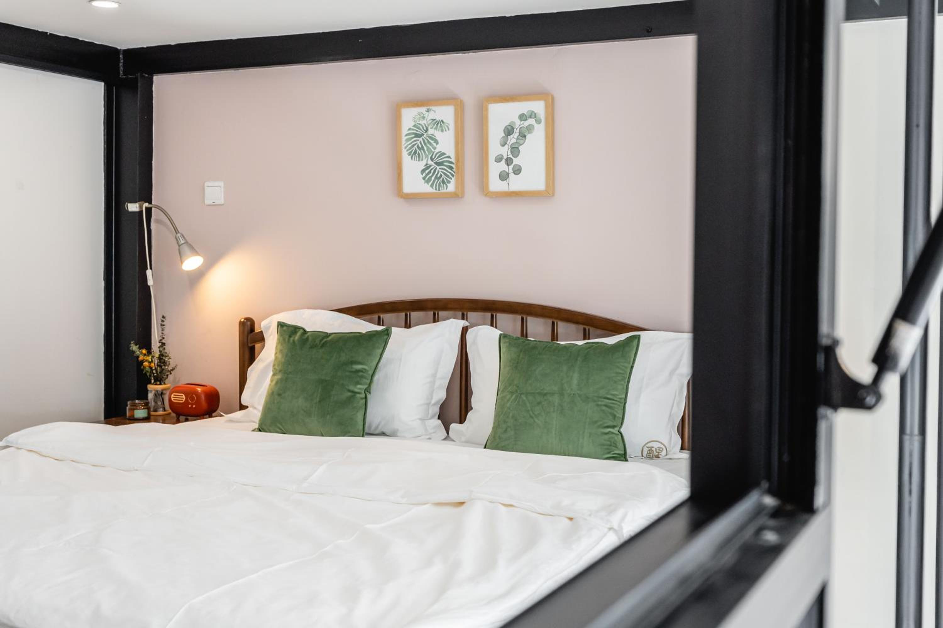 Mu En Apartment Retro 2-Bedroom - 15min drive to Disney & SNIEC Near Metro Line 13