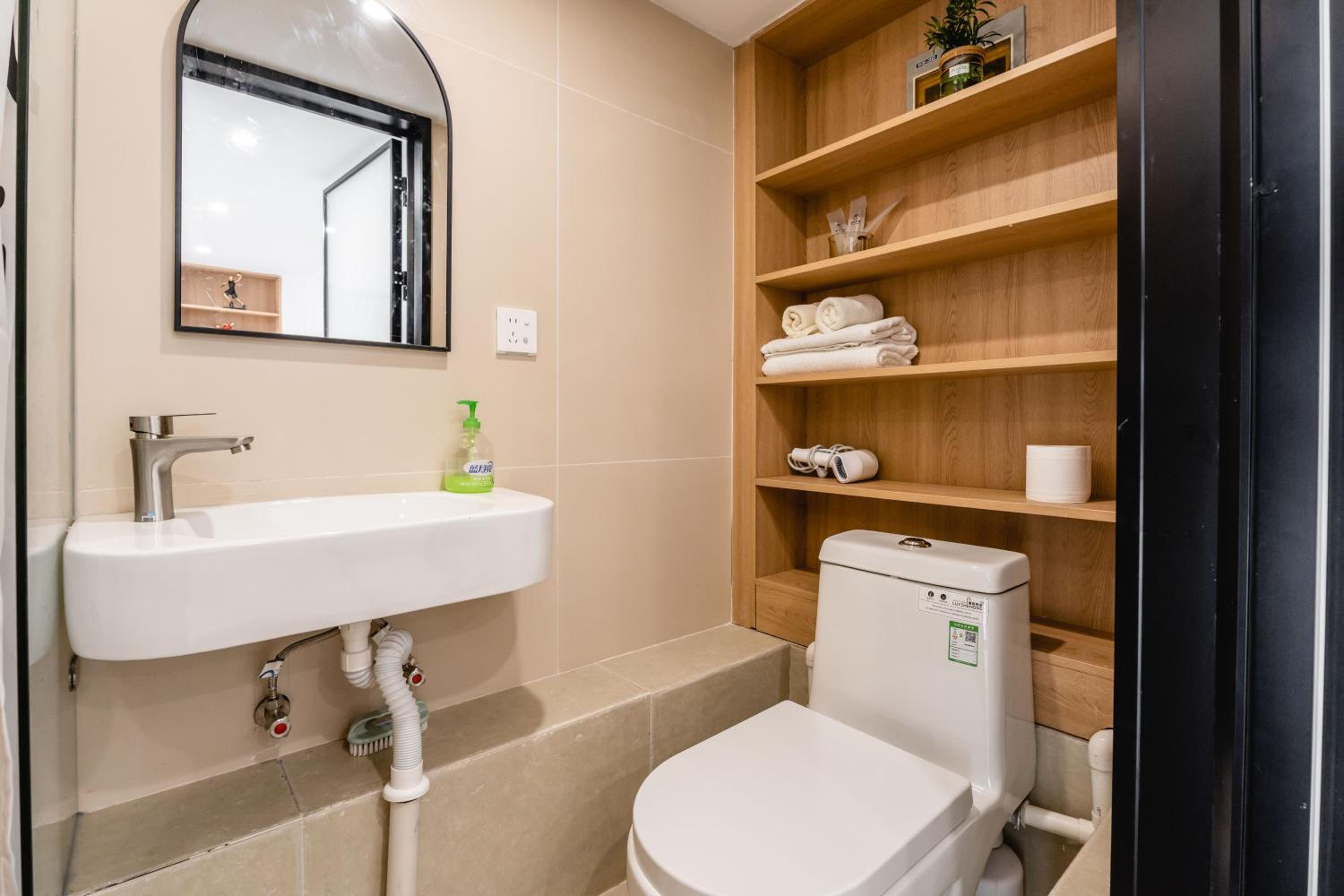 Mu En Apartment Retro 2-Bedroom - 15min drive to Disney & SNIEC Near Metro Line 13