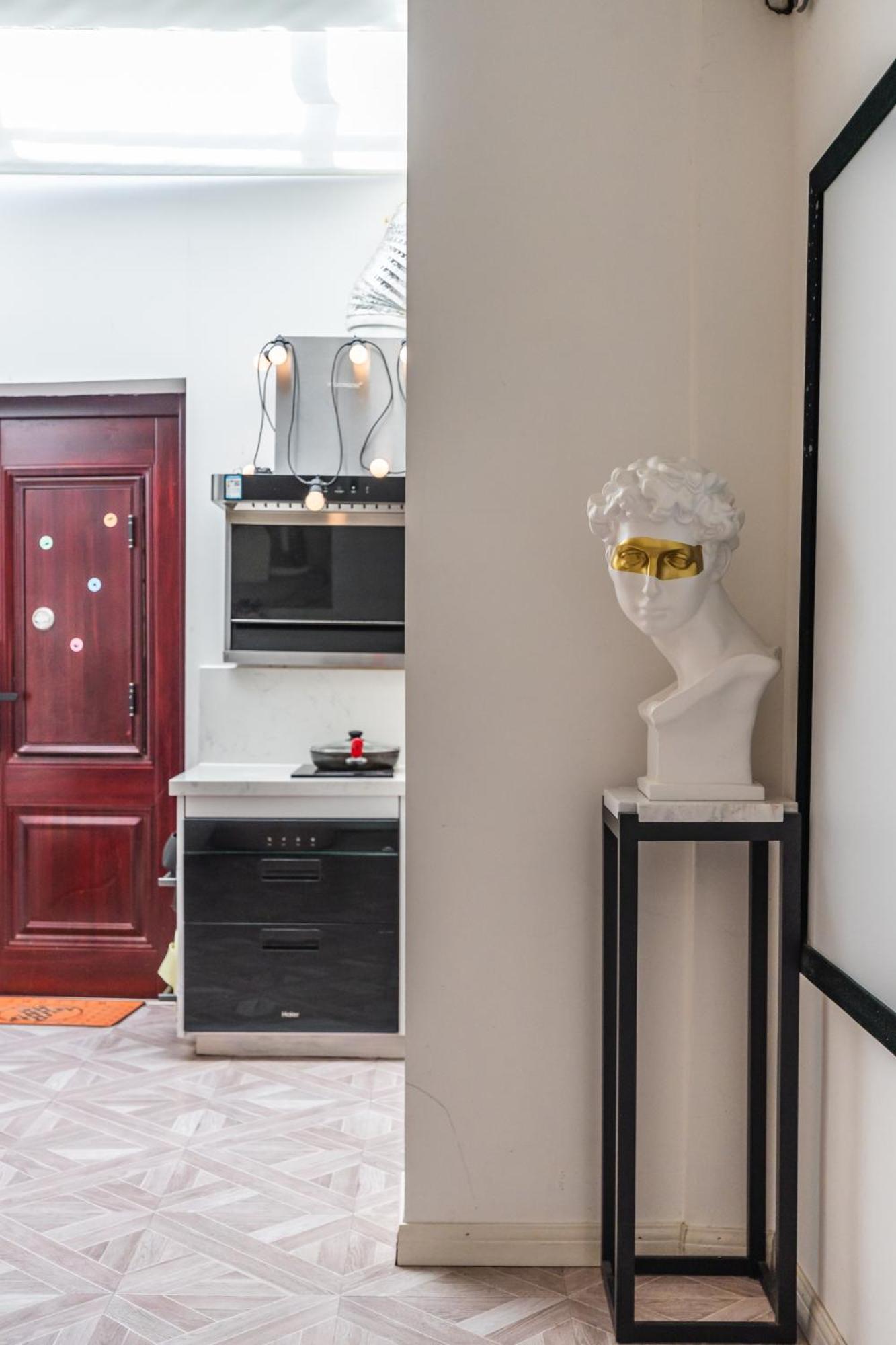 Shanghai Hills& Art Suite 15 - Near Line 1 & 7 Changshu Road Metro