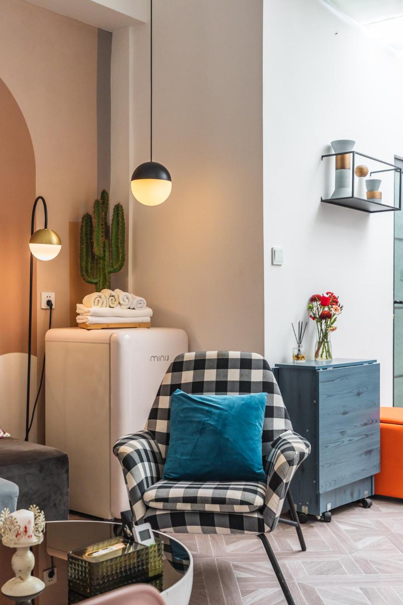 Shanghai Hills& Art Suite 15 - Near Line 1 & 7 Changshu Road Metro