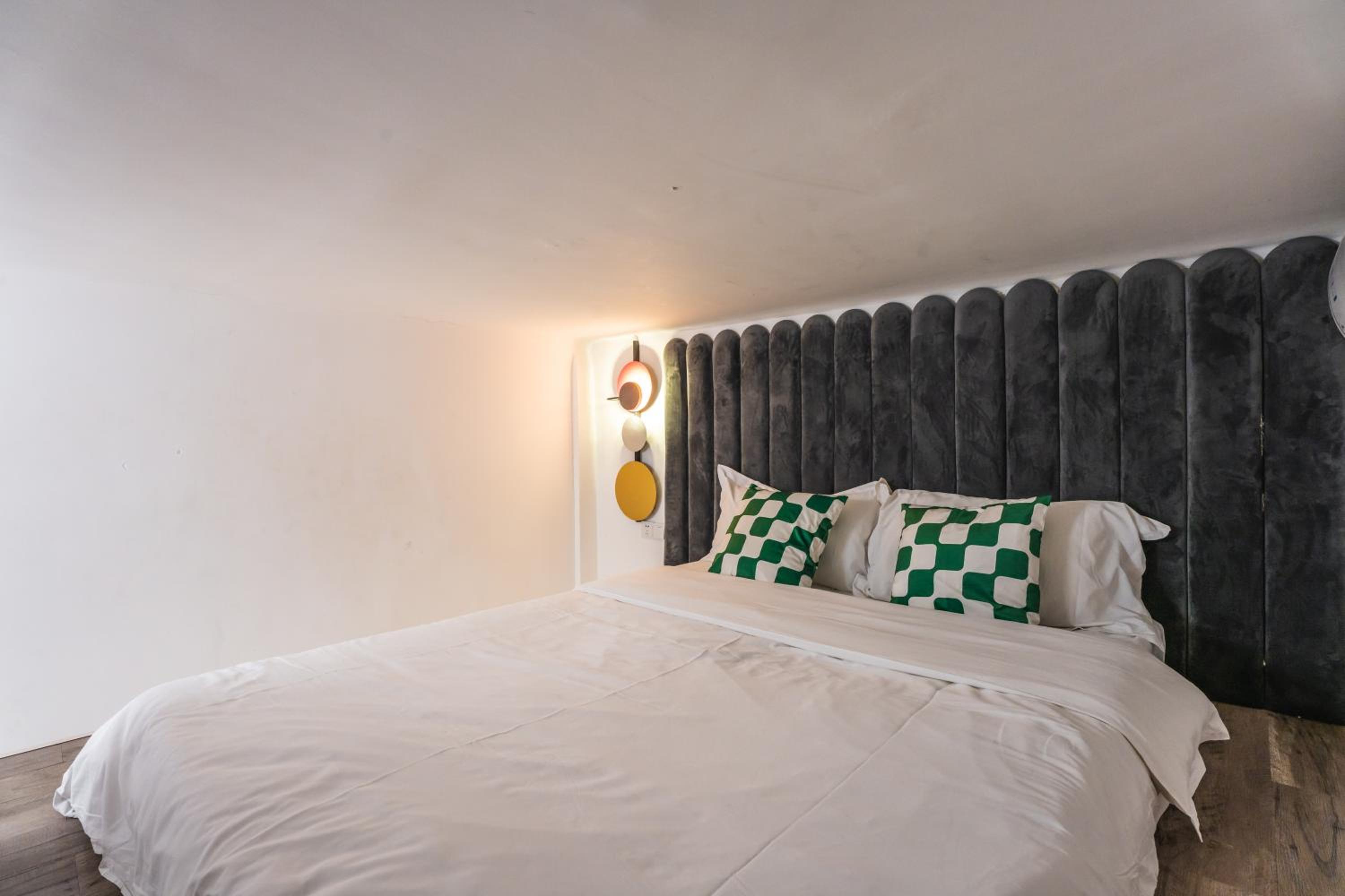Shanghai Hills& Art Suite 15 - Near Line 1 & 7 Changshu Road Metro