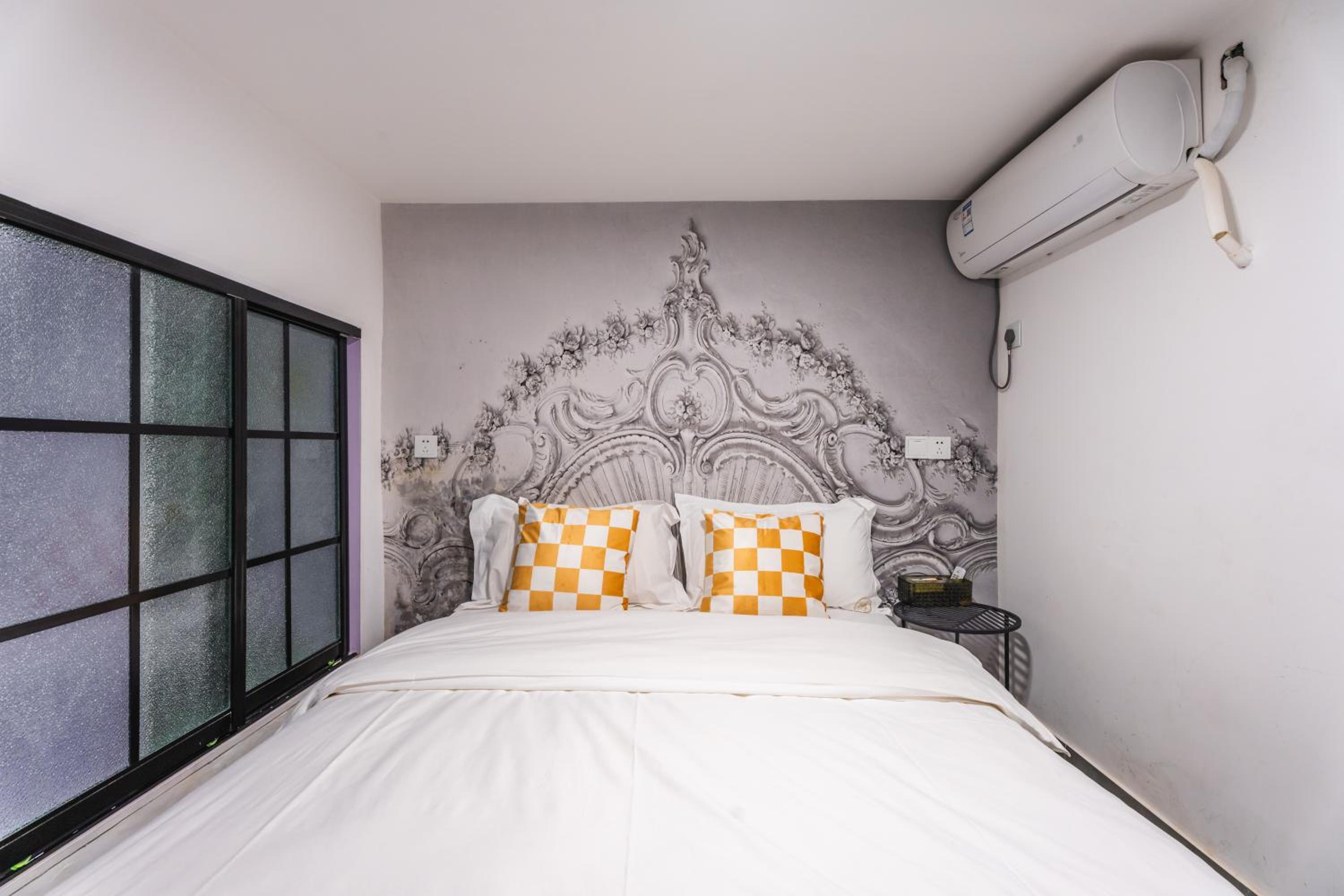 Shanghai Hills& Art Suite 15 - Near Line 1 & 7 Changshu Road Metro