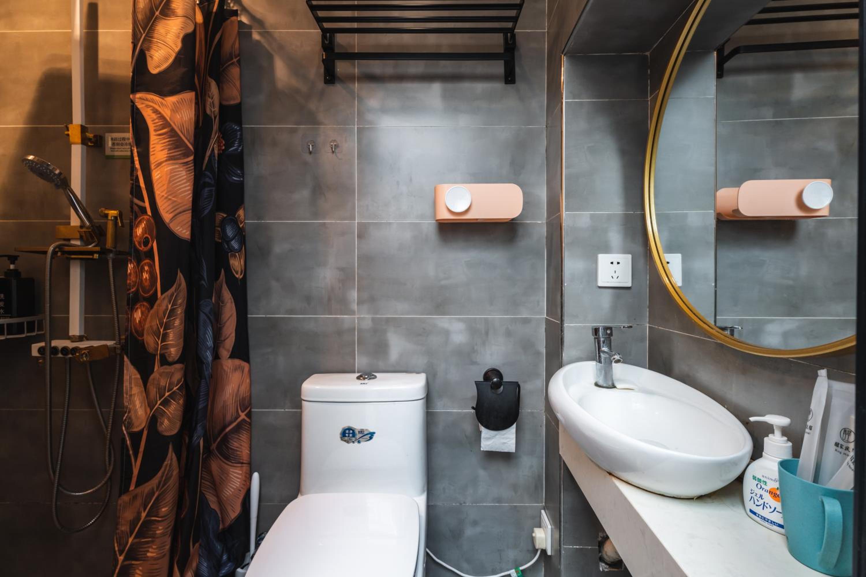Shanghai Hills& Art Suite 15 - Near Line 1 & 7 Changshu Road Metro