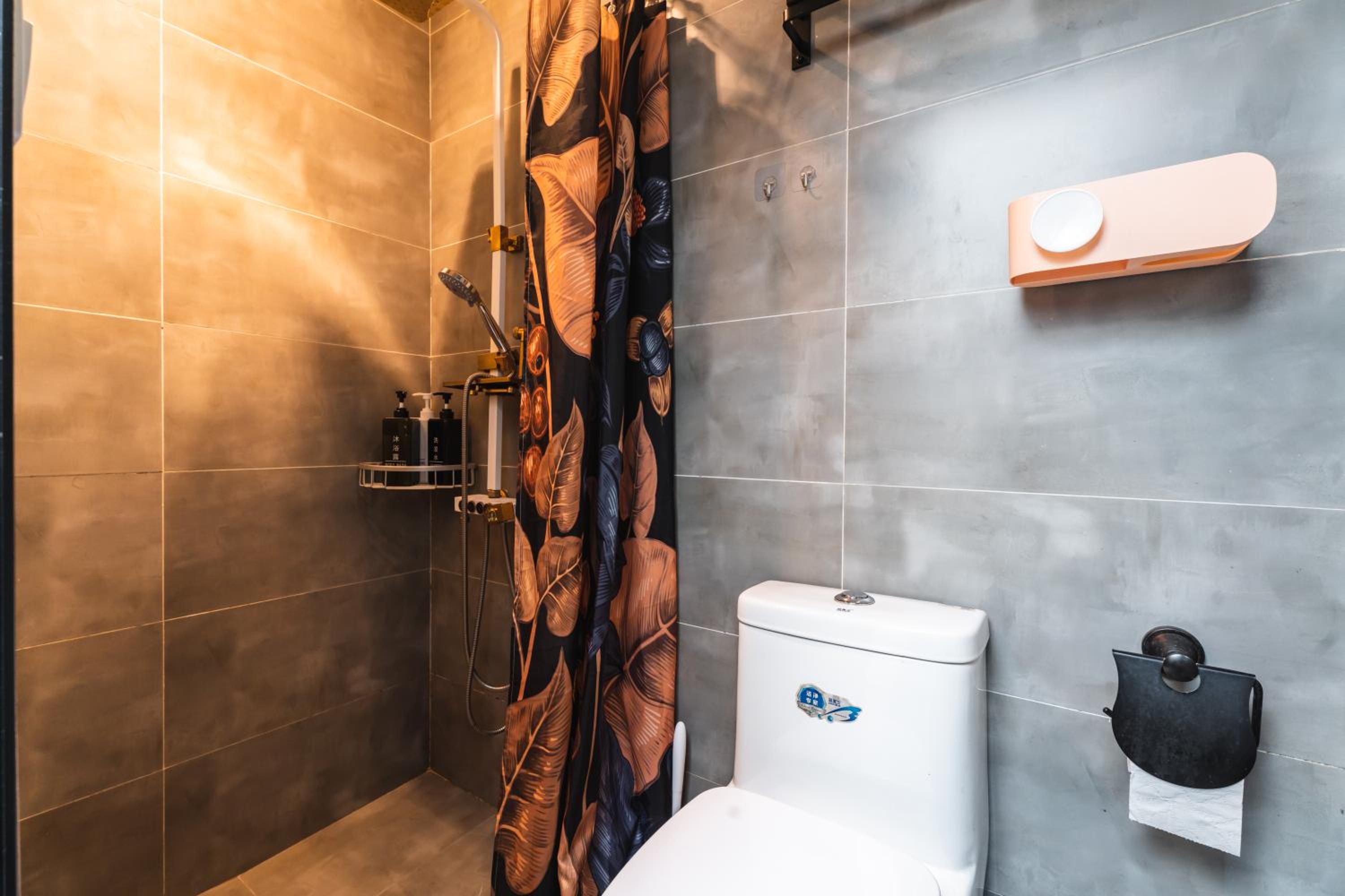 Shanghai Hills& Art Suite 15 - Near Line 1 & 7 Changshu Road Metro