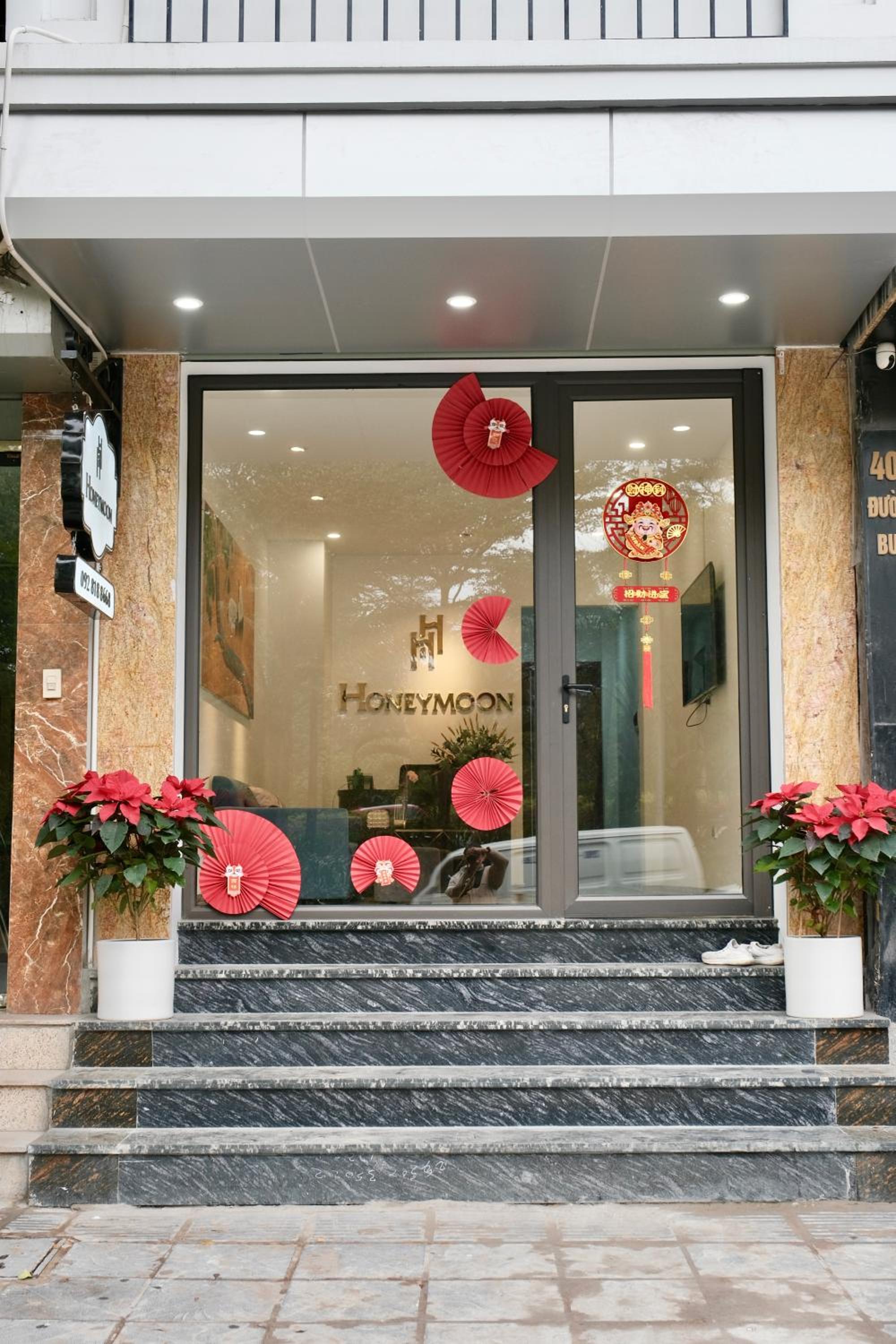 Hooneymoon Hotel - 404 Đường Bưởi - by Bay Luxury