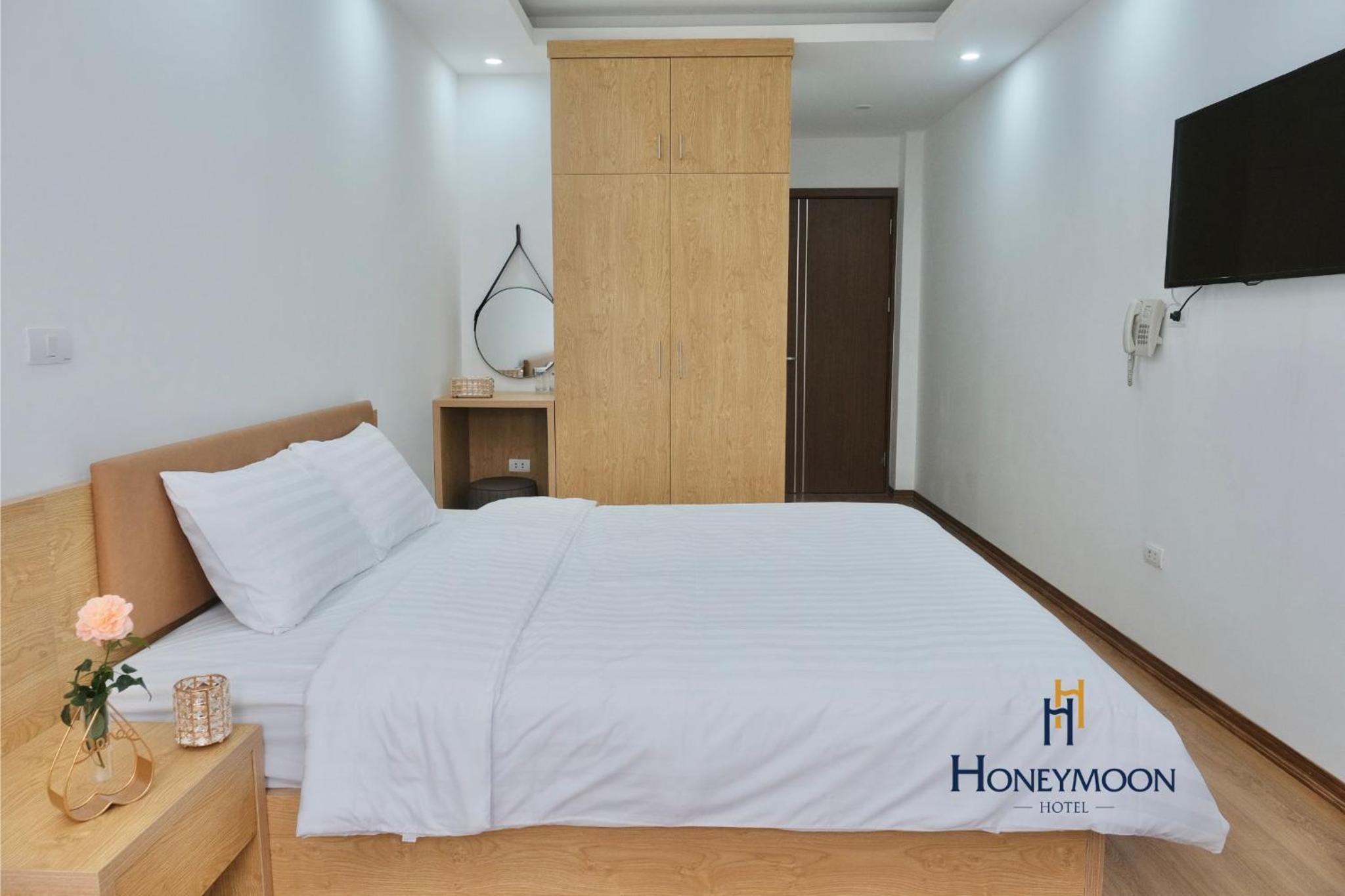 Hooneymoon Hotel - 404 Đường Bưởi - by Bay Luxury