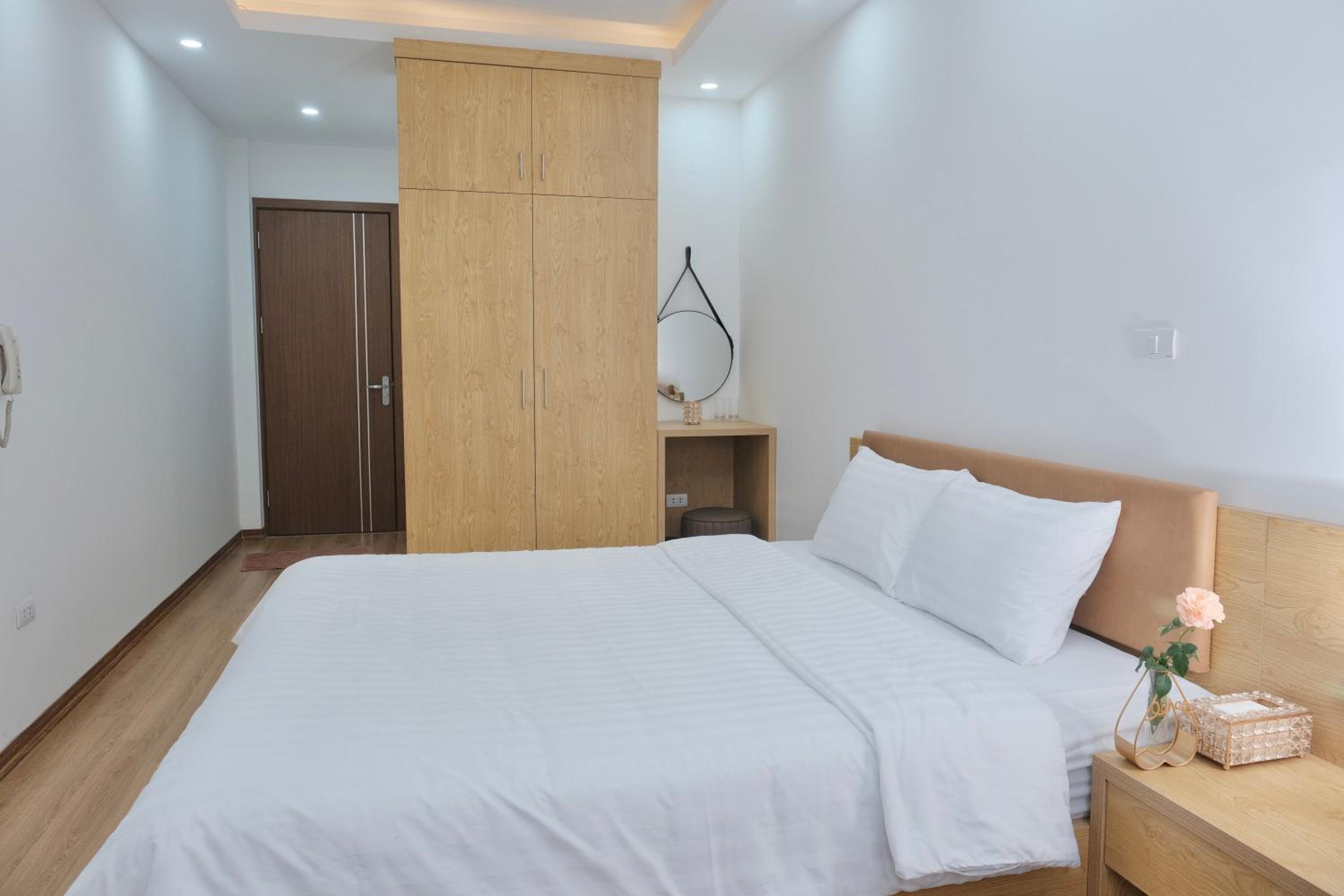 Hooneymoon Hotel - 404 Đường Bưởi - by Bay Luxury