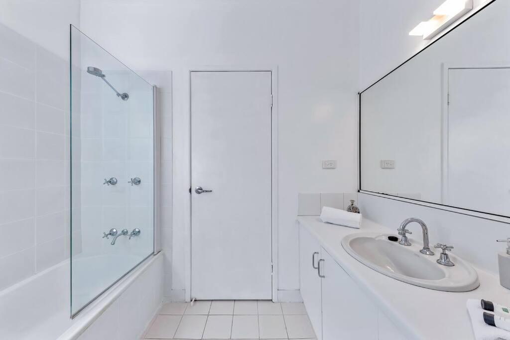 NEW! 2BR Whitsundays Oasis w/ Ocean Views