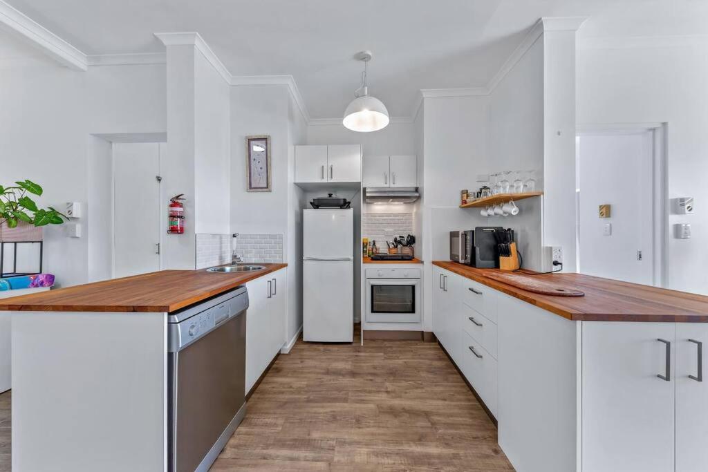 NEW! 2BR Whitsundays Oasis w/ Ocean Views