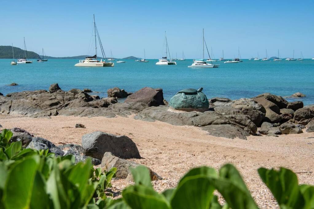 NEW! 2BR Whitsundays Oasis w/ Ocean Views