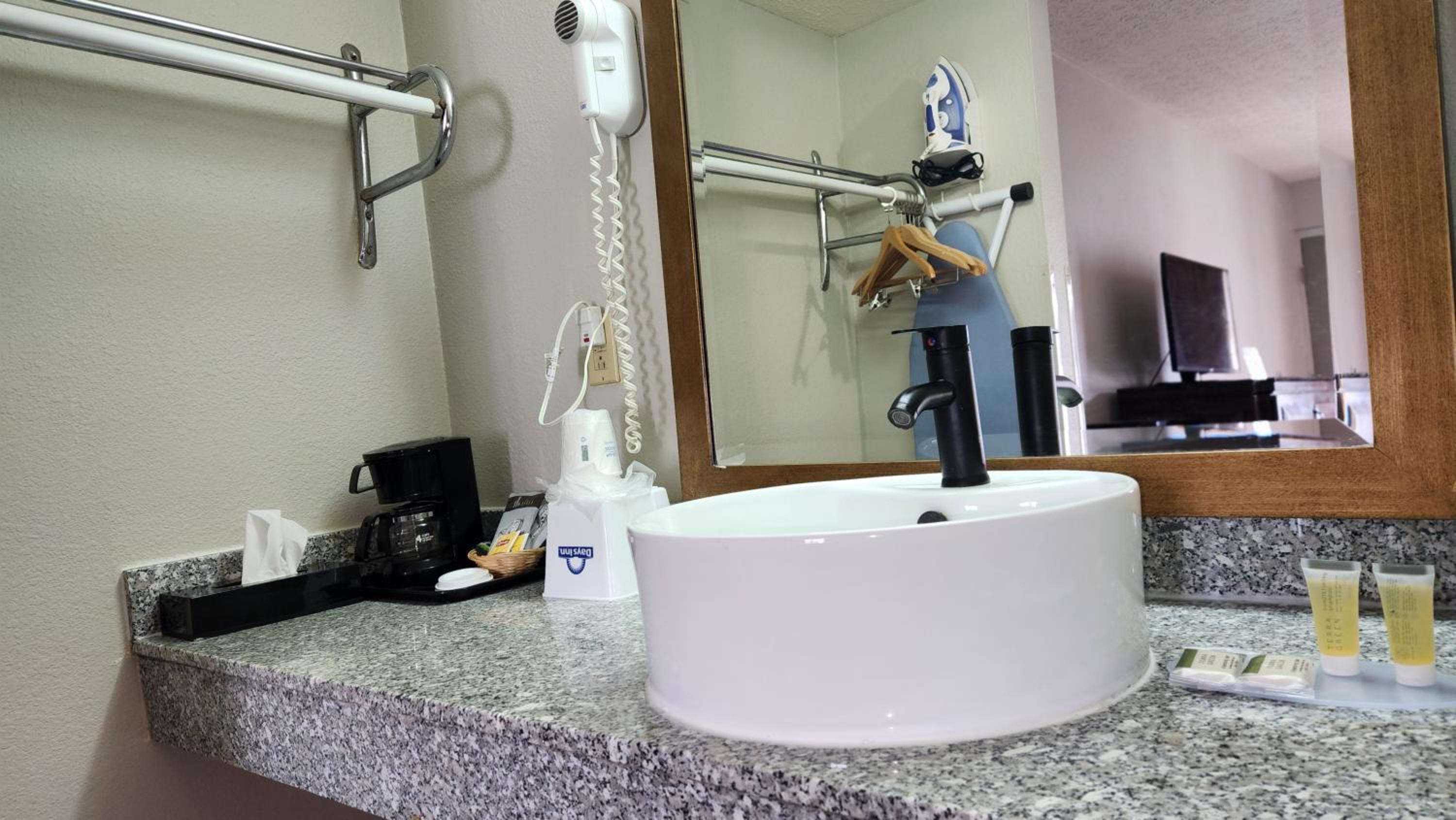 Frankfort Vacations - Days Inn by Wyndham Frankfort - Property Image 11