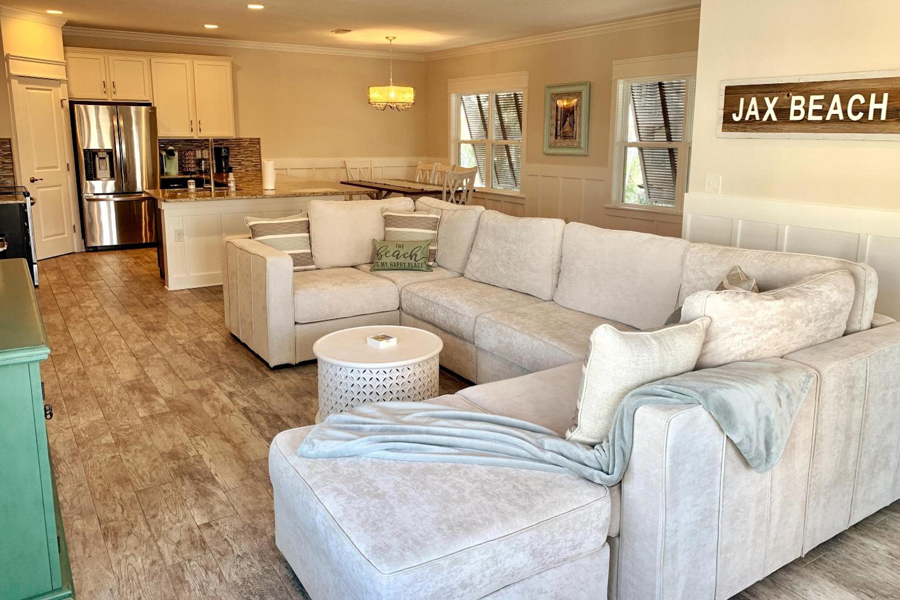 Beach side, ocean views & walk to Casa Marina view 5