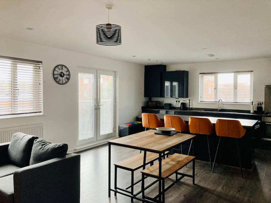 Spacious Newly Built Apartment - Colwyn Bay view 3