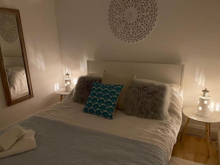 Shoreline hideaway - next to the beach view 2